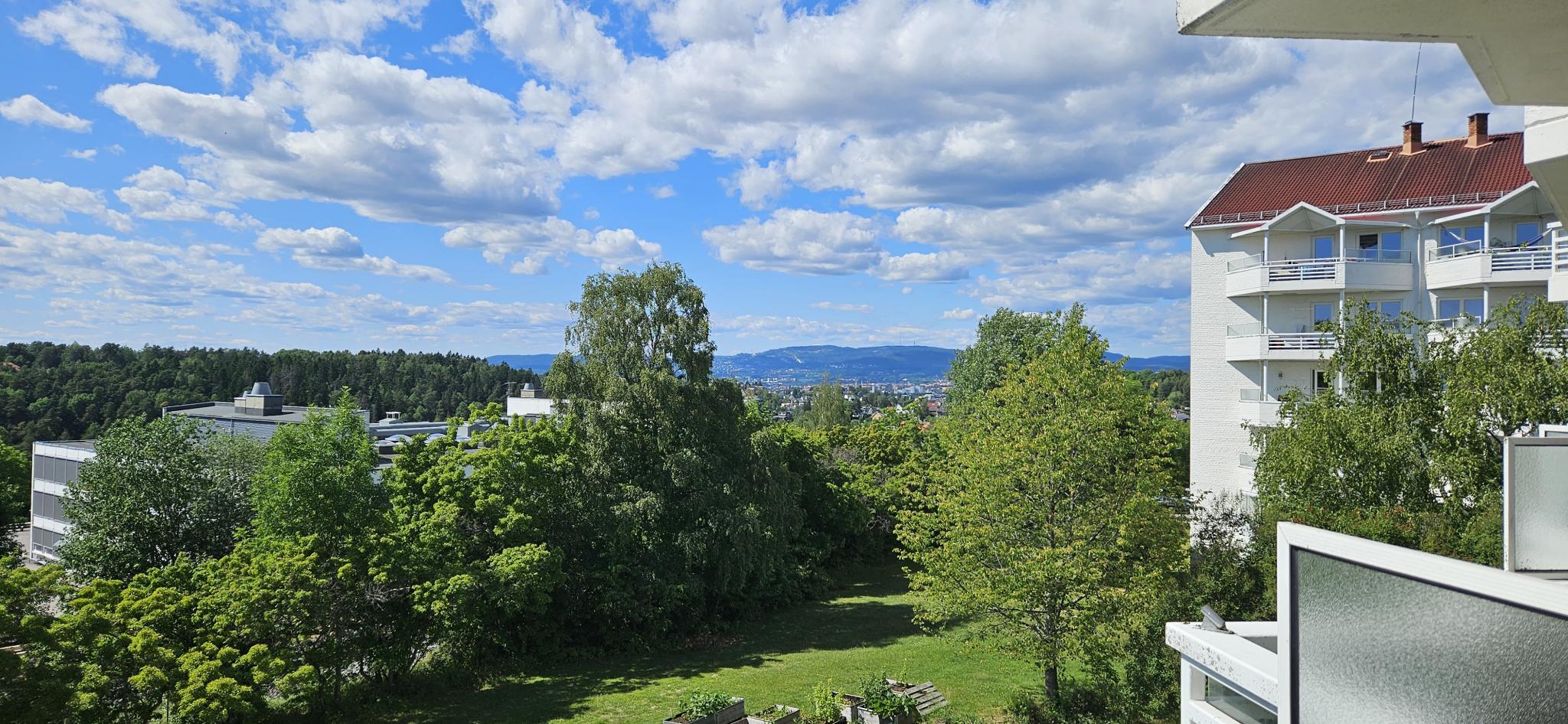Spektakulær utsikt fra balkongen.