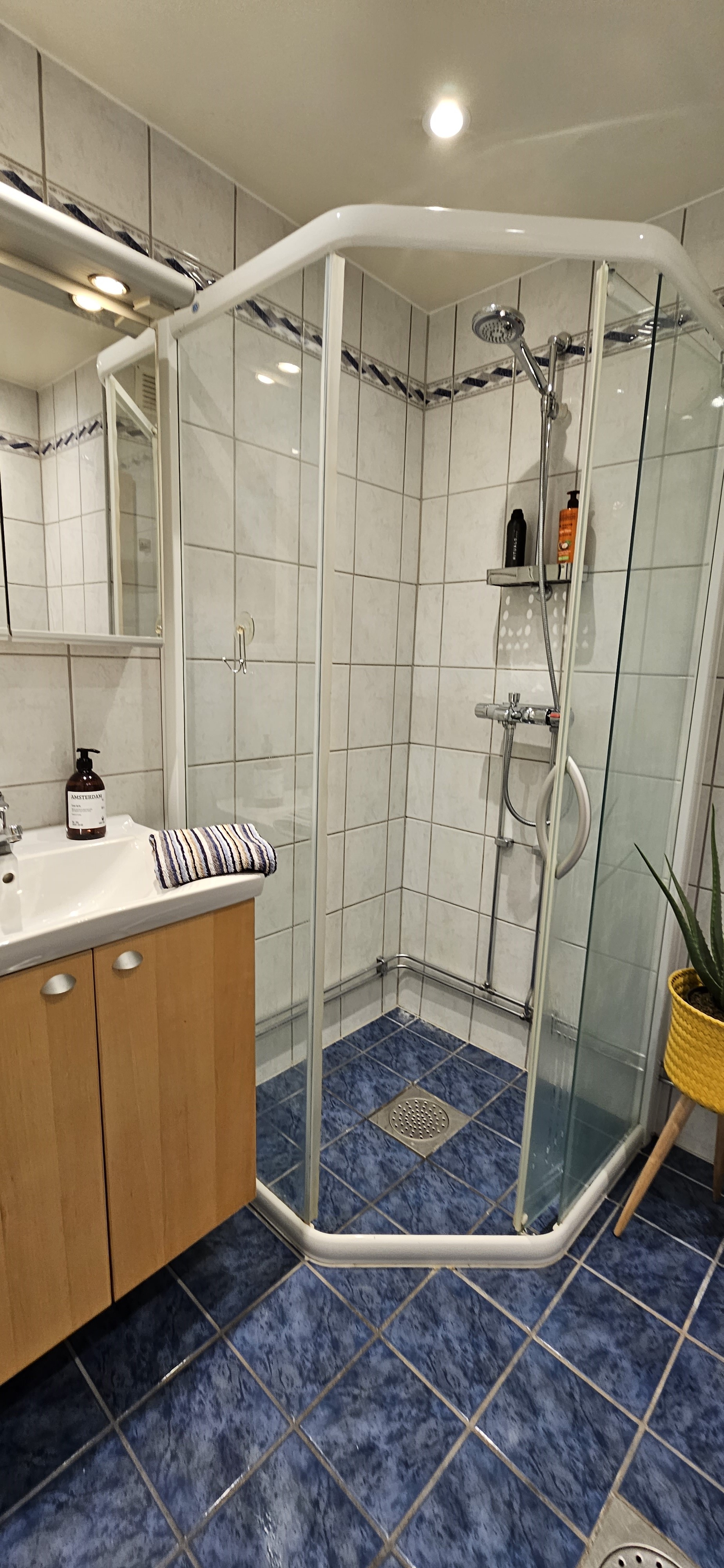 Godt med oppbevaringsplass på bad/wc.