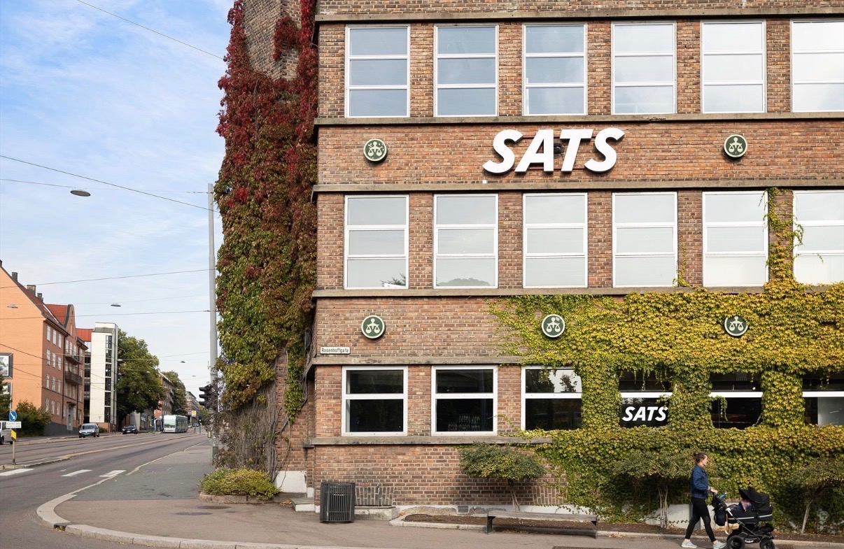 SATS treningssenter i bygget ved siden av.
