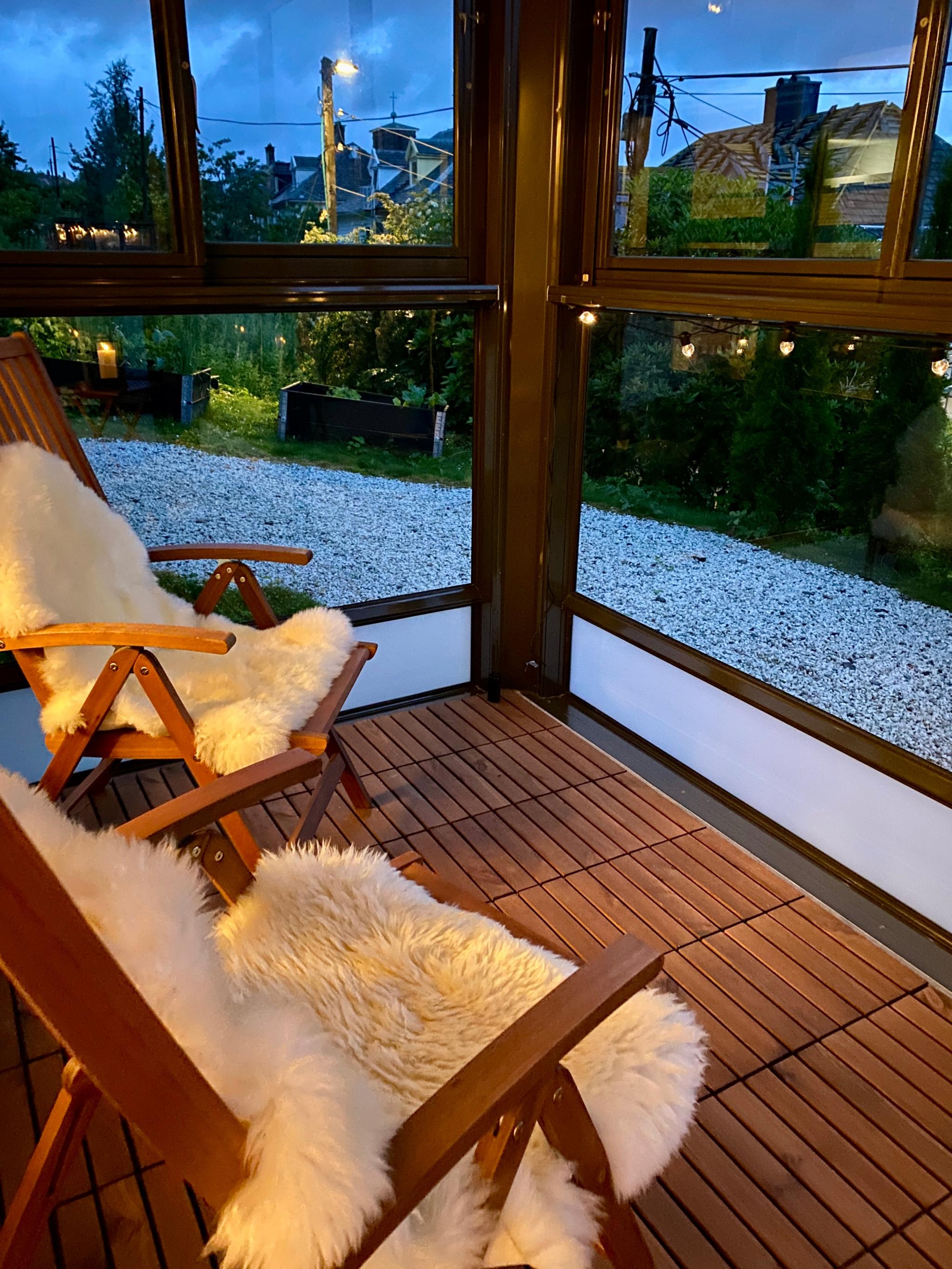 Koselig innebygget terrasse. 