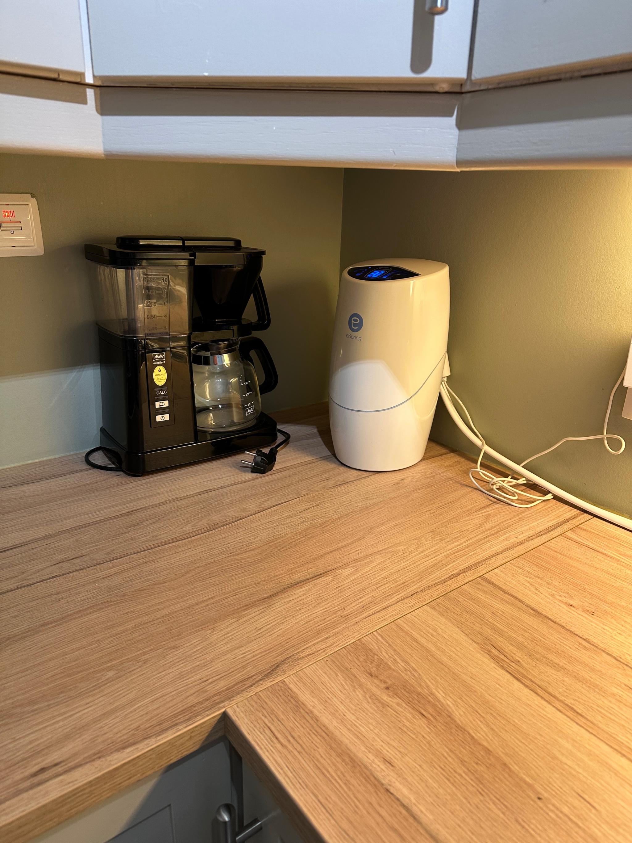 Kaffetrakter og fullverdig vannrenser. 