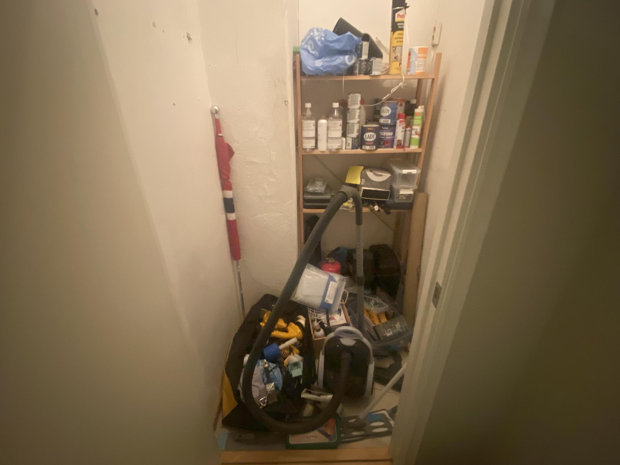 Her er oppbevaring av utstyr til vedlikehold og reparasjon  