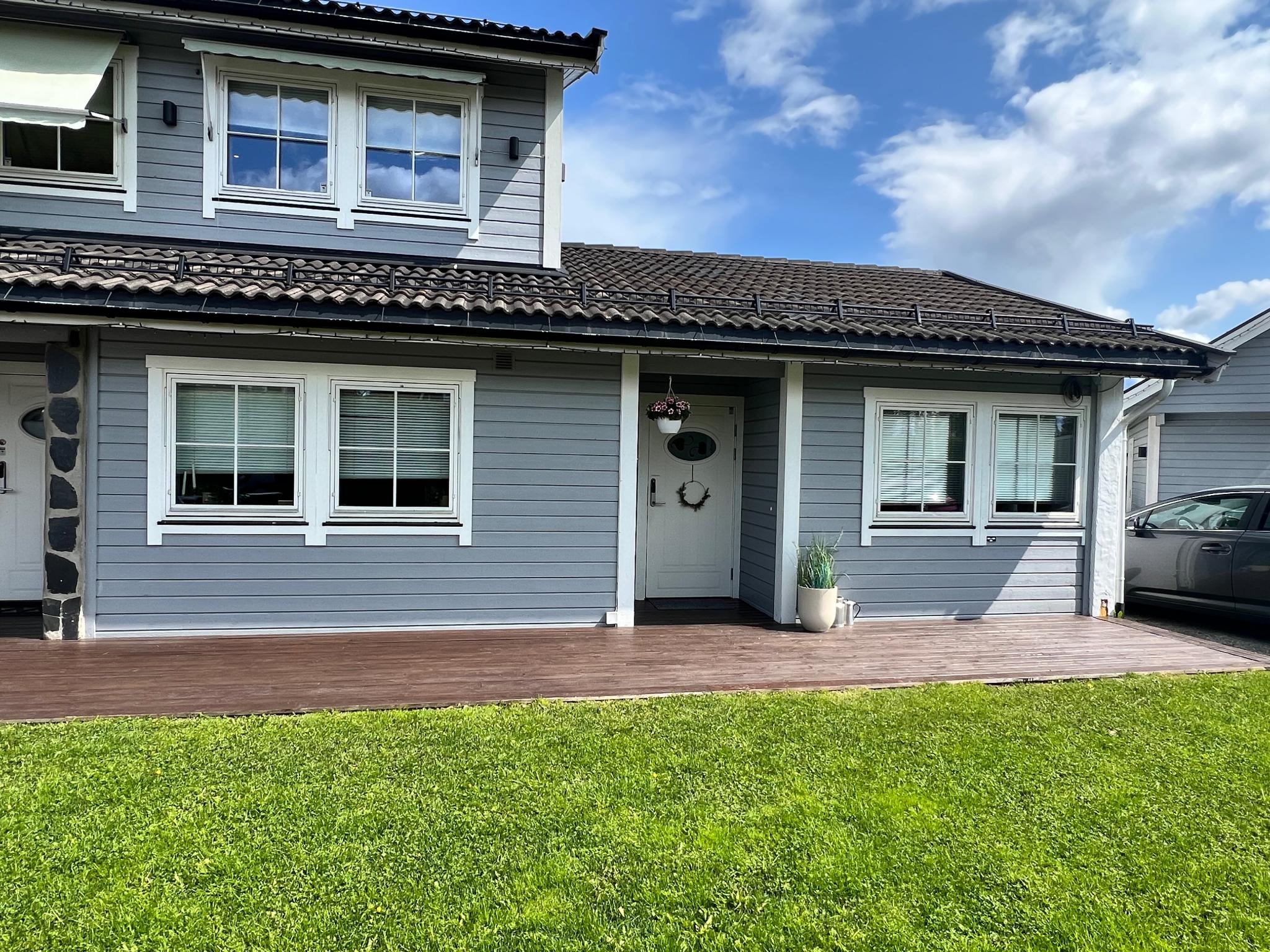Egen inngang til leilighet, har eget loft