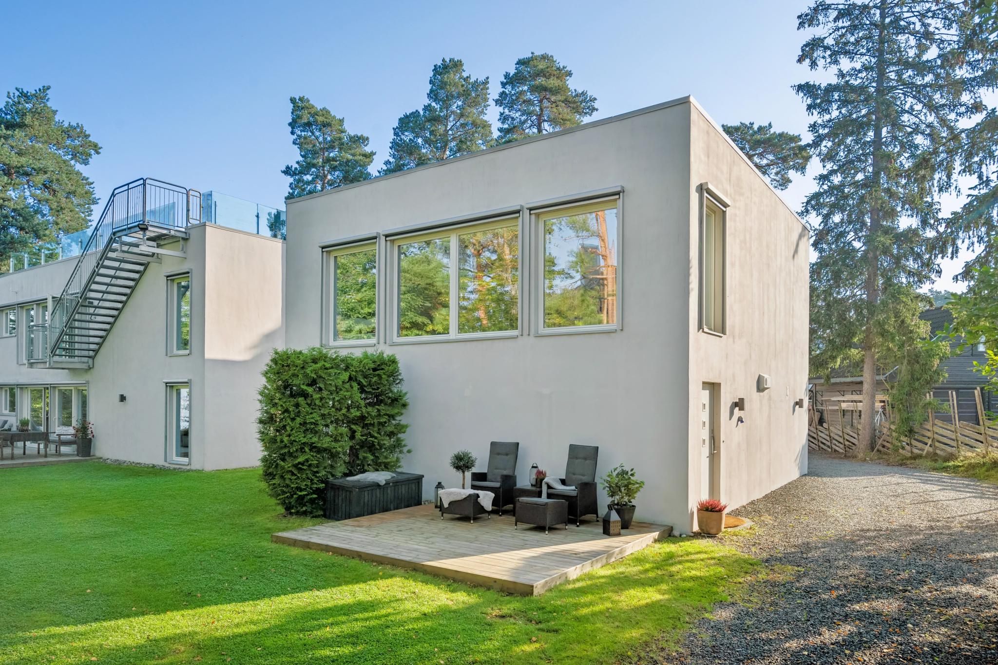 Leiligheten er eneste boenhet i et frittstående bygg