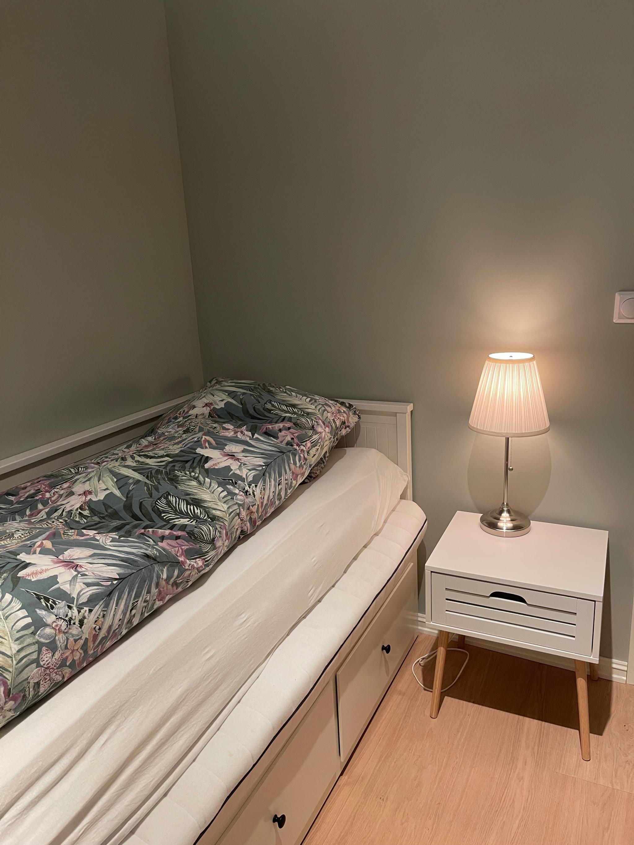 Senga kan trekkes ut til dobbeltseng.