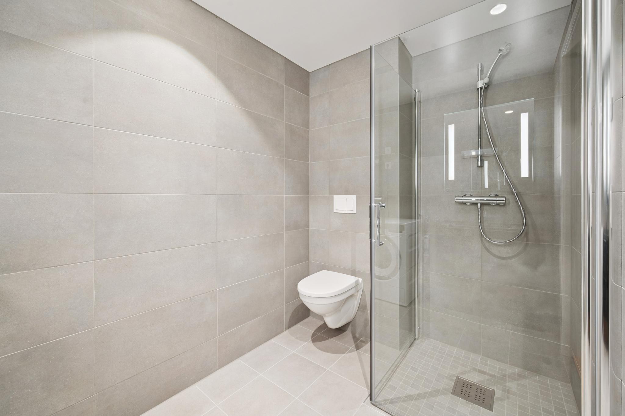 Bad 2 med inngang fra gangen.