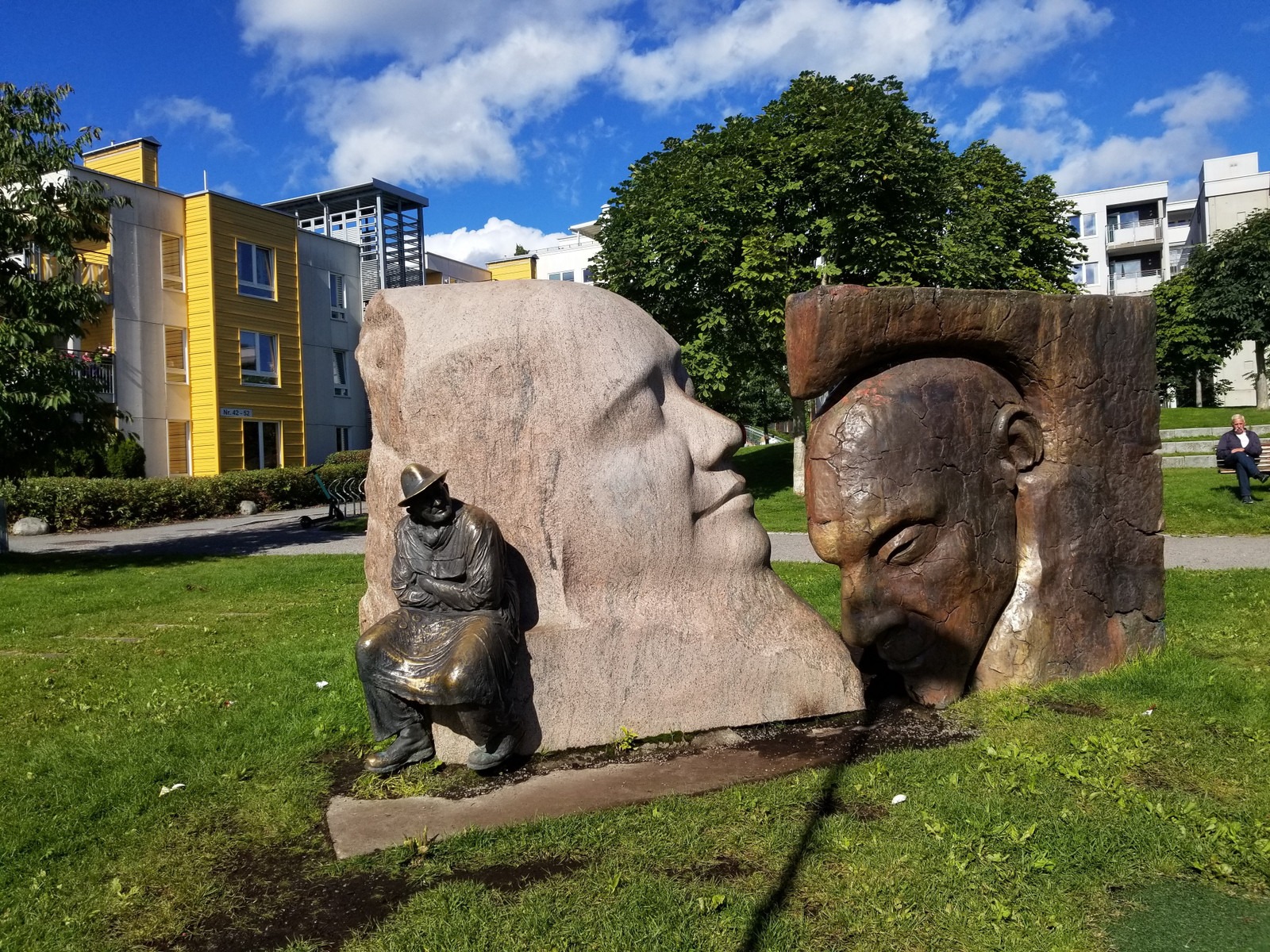Eventyrskulpturene i Lørenparken gir en ekstra trivselsdimensjon.
