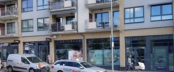 Du finner frisør, hudsalong, tannklinikk og legesenter i umiddelbar nærhet.