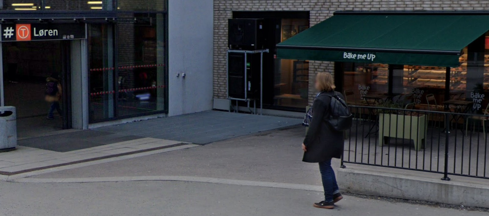 Lyst på noe godt? På veg til eller fra Løren-T passerer du Bake Me Up med ferske bakervarer. Bake Me Up har åpent 07-20 på hverdager og 08-19 lørdag og søndag.