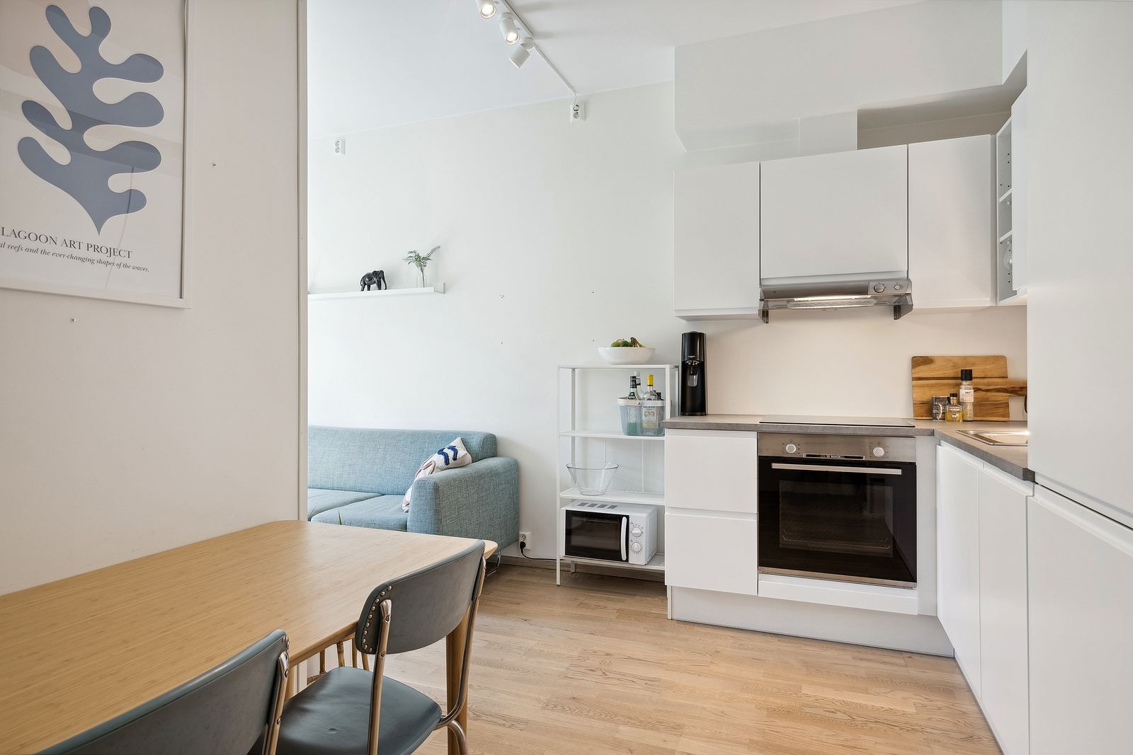 Lilleby er et moderne og attraktivt boligområde i Trondheim, kjent for sitt miljøvennlige fokus og urbane preg. Området kombinerer ny arkitektur med grønne omgivelser, og ligger sentralt til med kort vei til både sentrum og kollektivtransport.