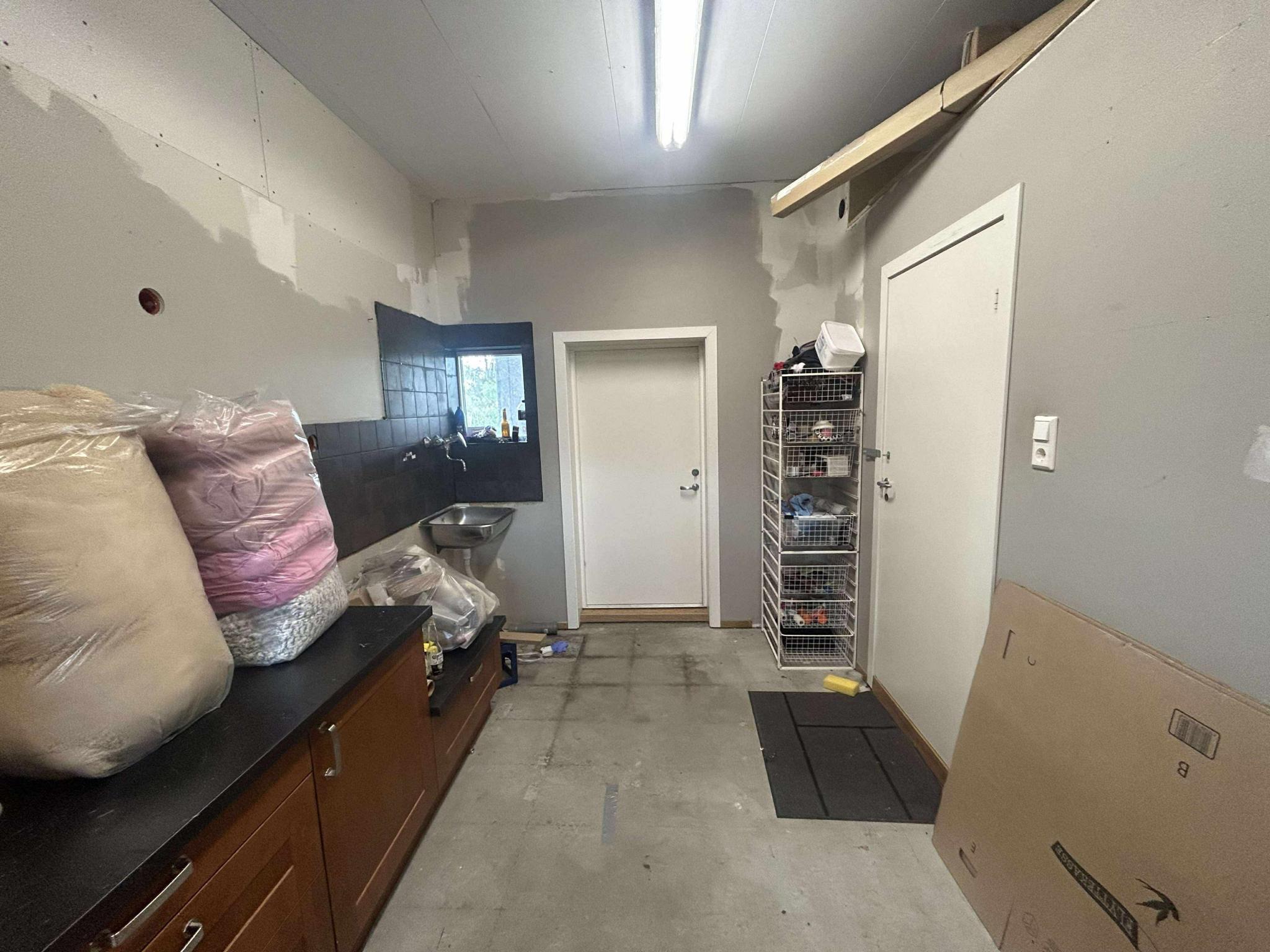 Grovinngang/lagerrom