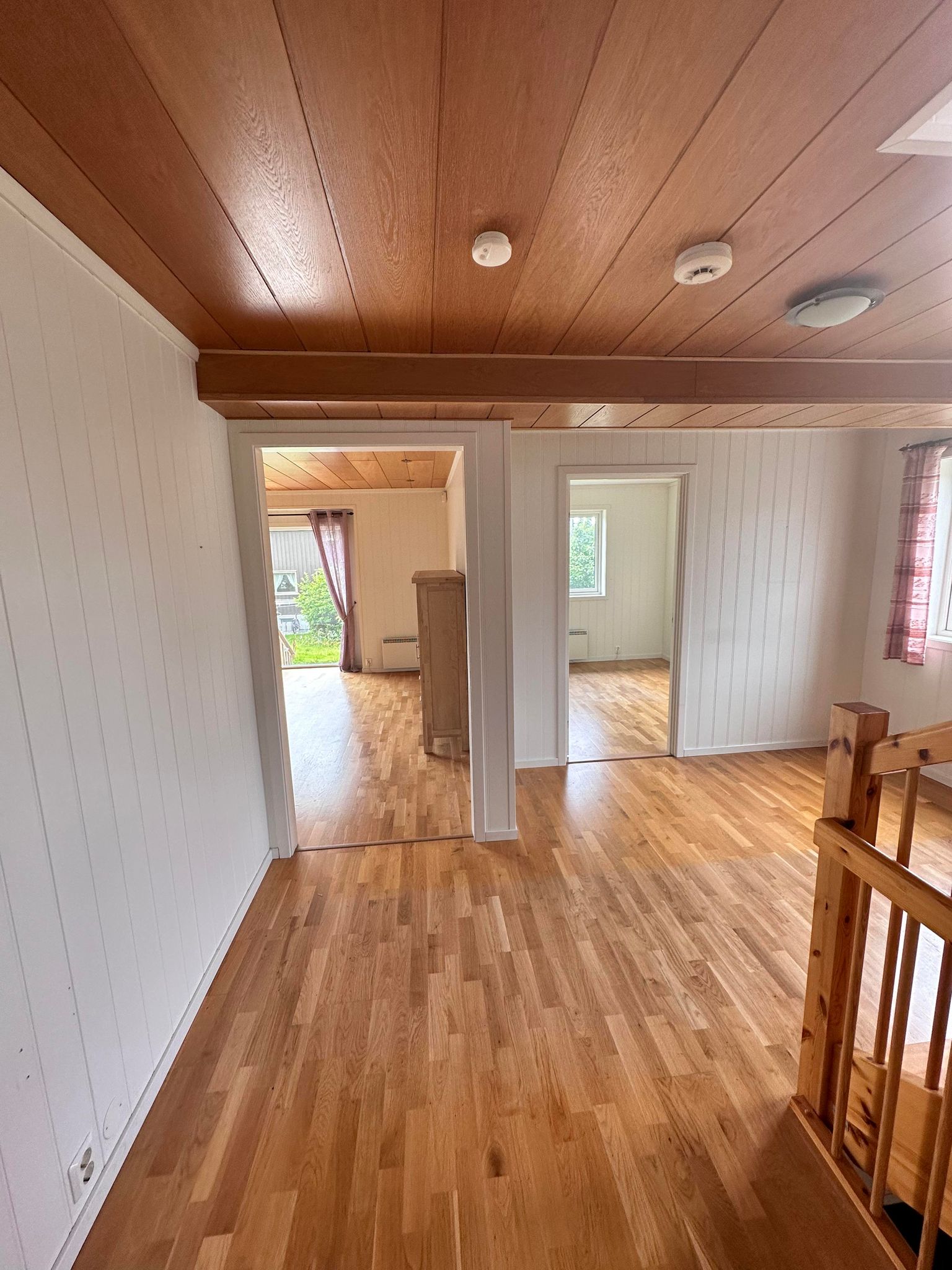 Gang fra entre til stue, sov og trapp. 