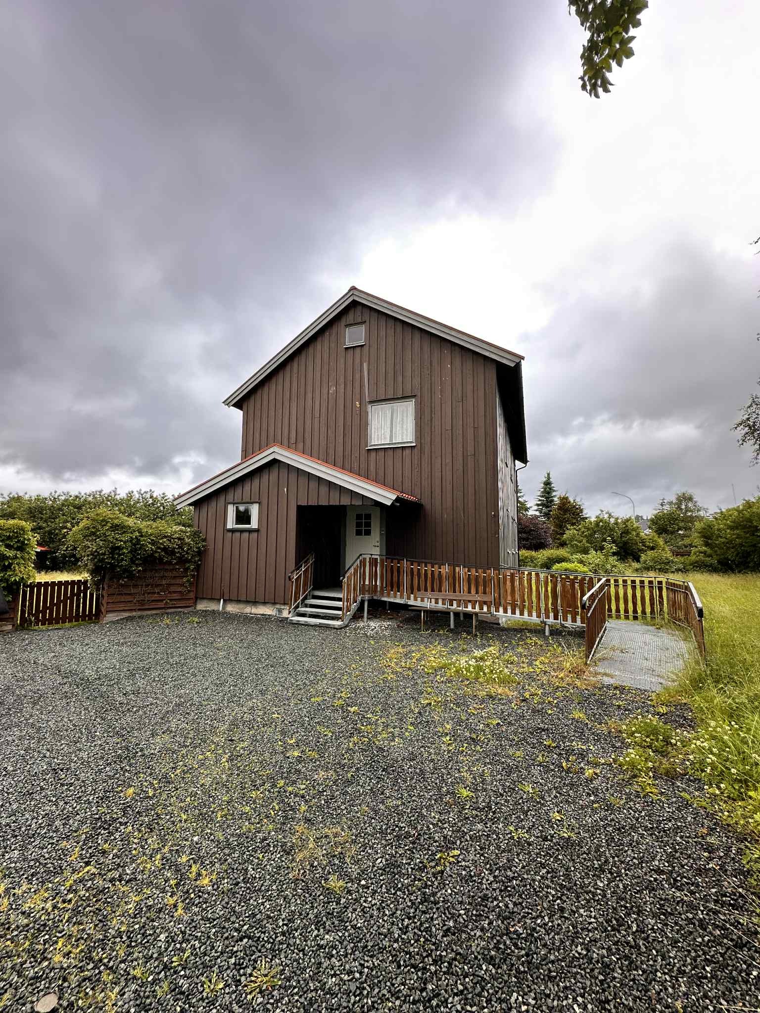 Boligen og gårdsplass