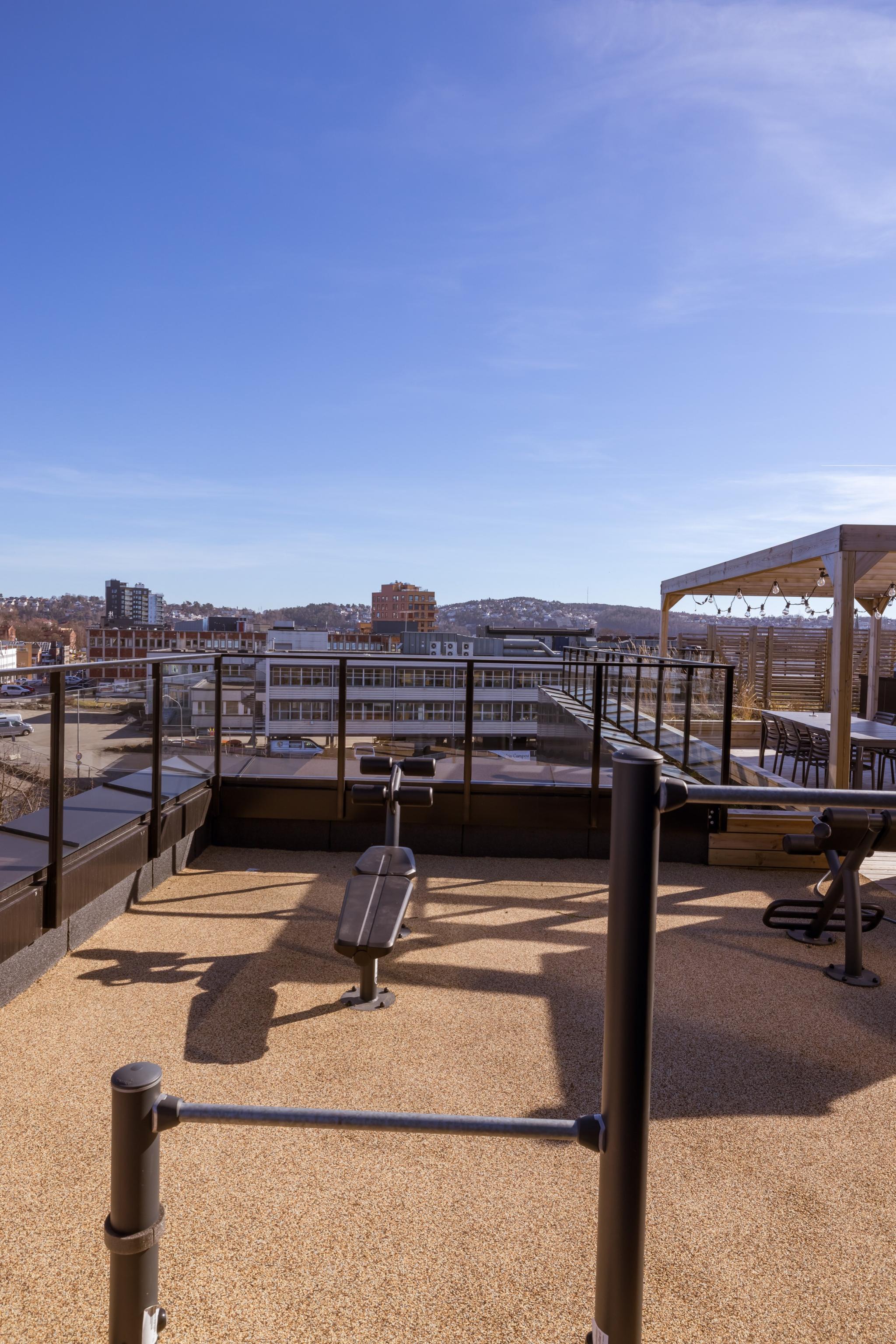 Takterassene har fine treningsfasiliteter.