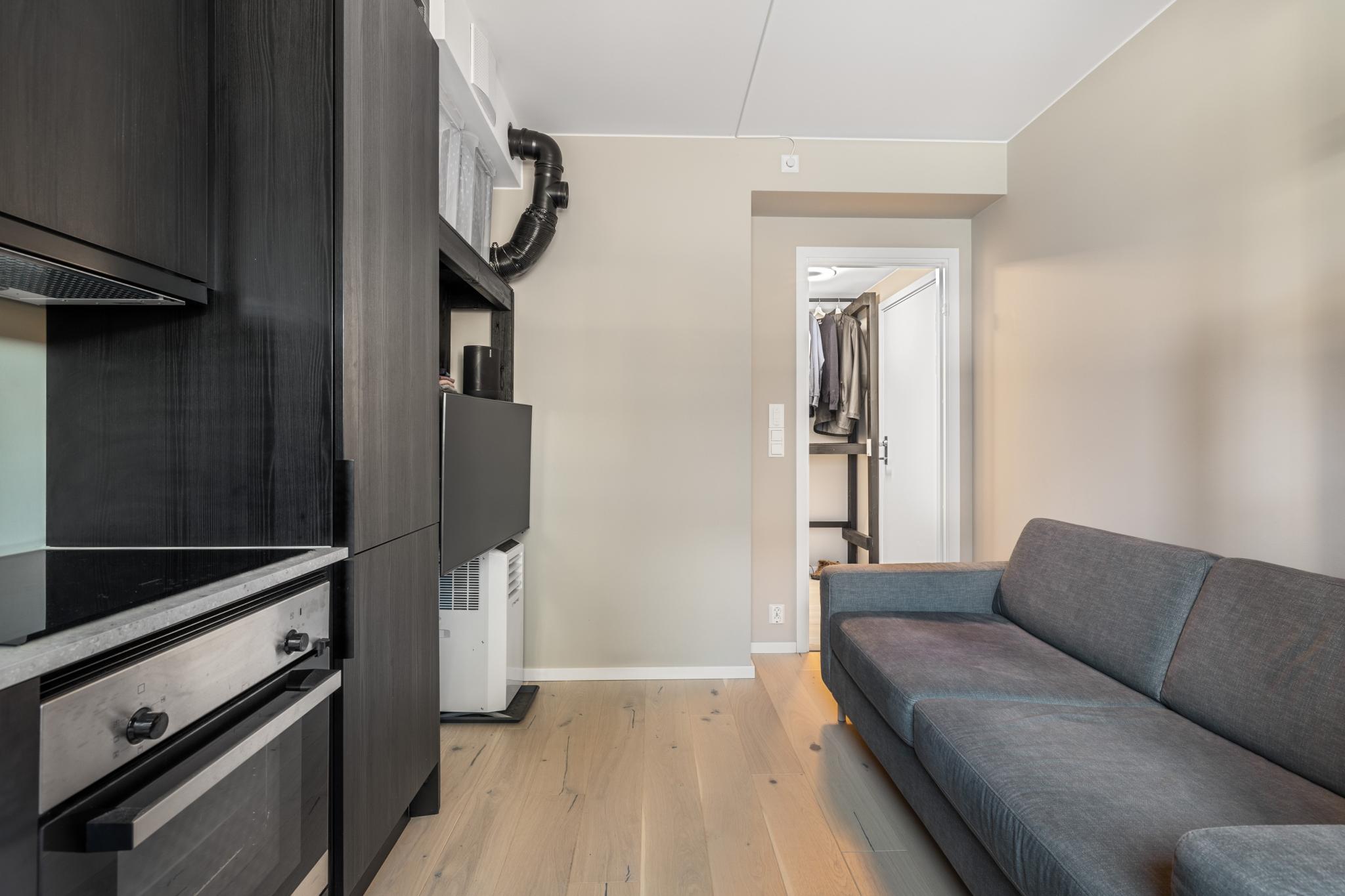 Aircondition for varme sommerdager - kan fjernes permanent hvis sjenerende.