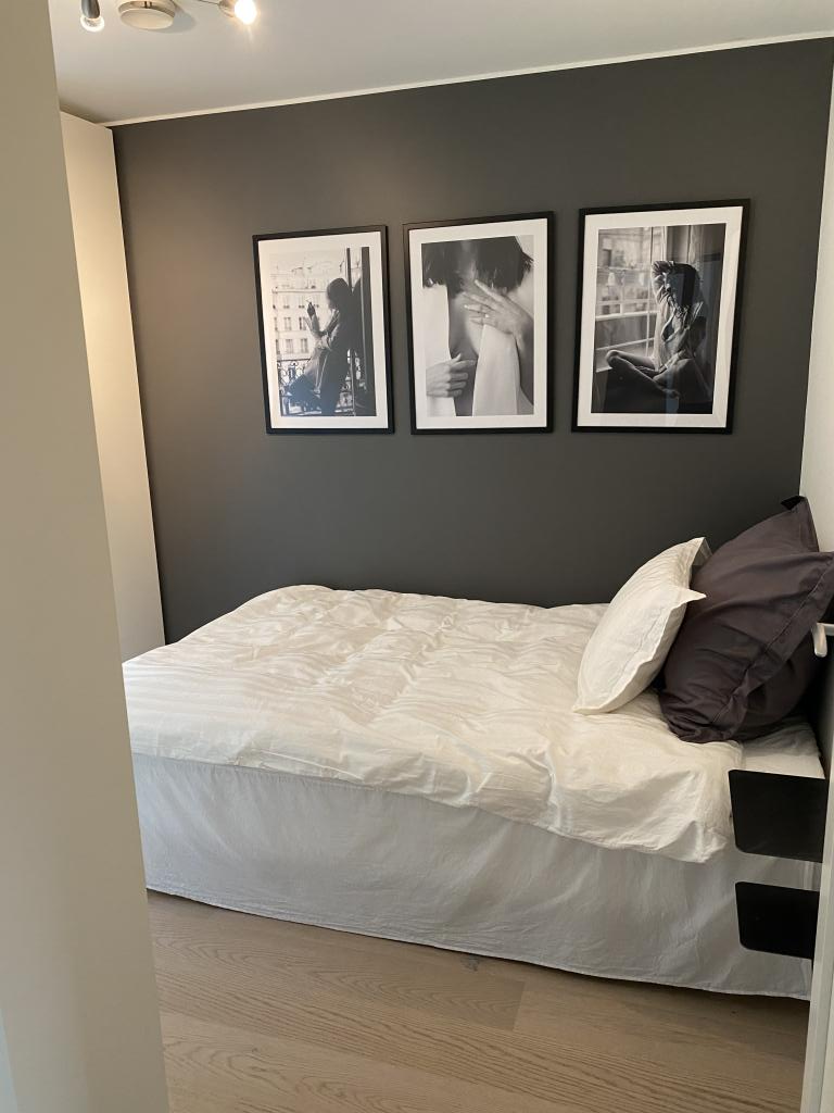 Gjestesoverom med garderobeskap. Gjesteseng kan medfølge om ønskelig (120x200).