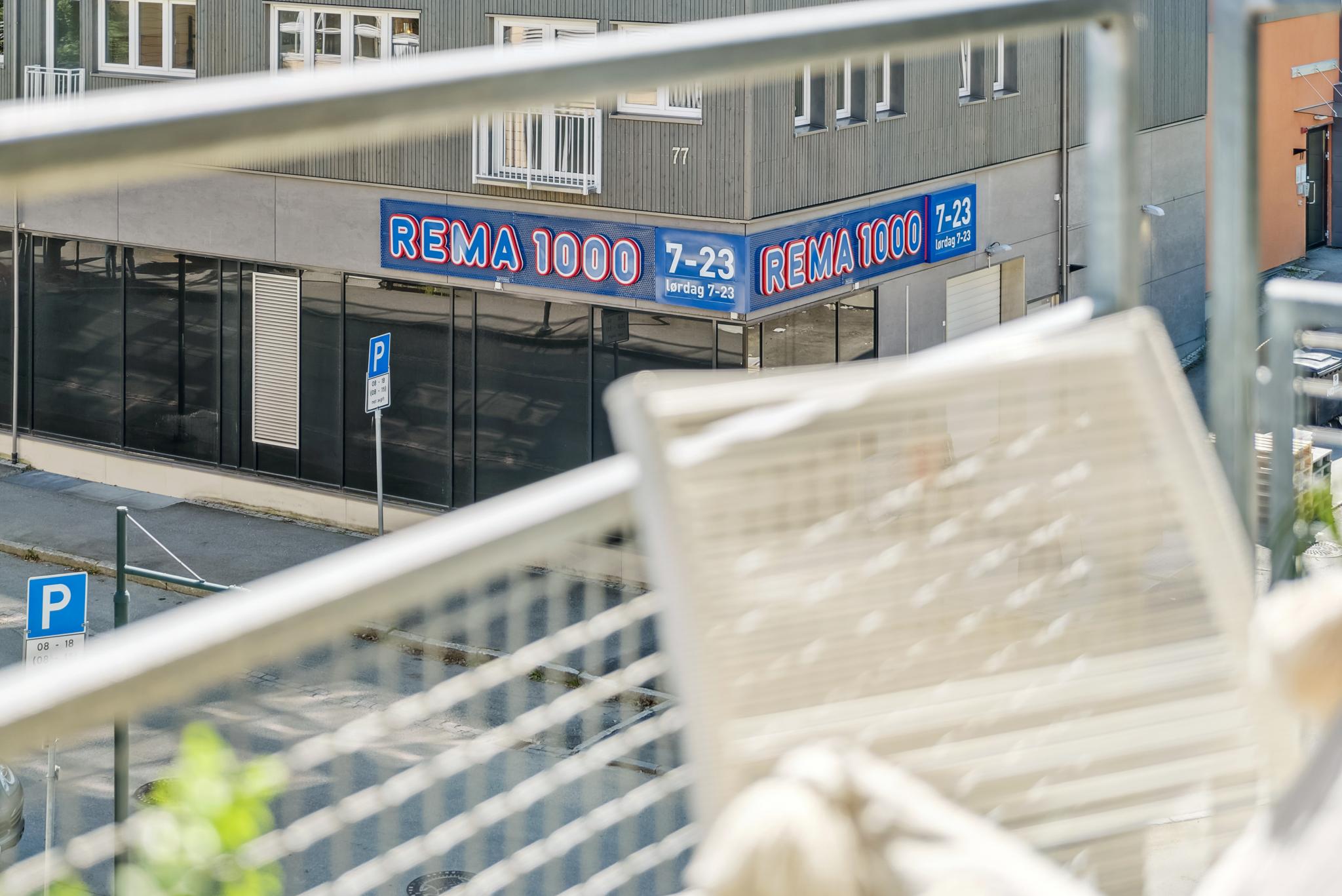 Nærhet til både butikker, bakerier, treningssenter.
