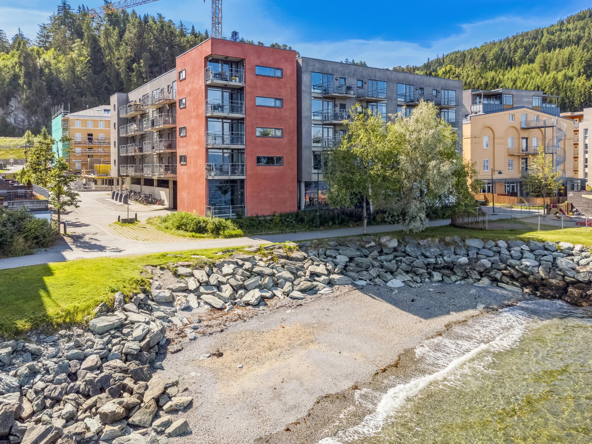 Muligheter for morgenbad og hygge i fjæra.