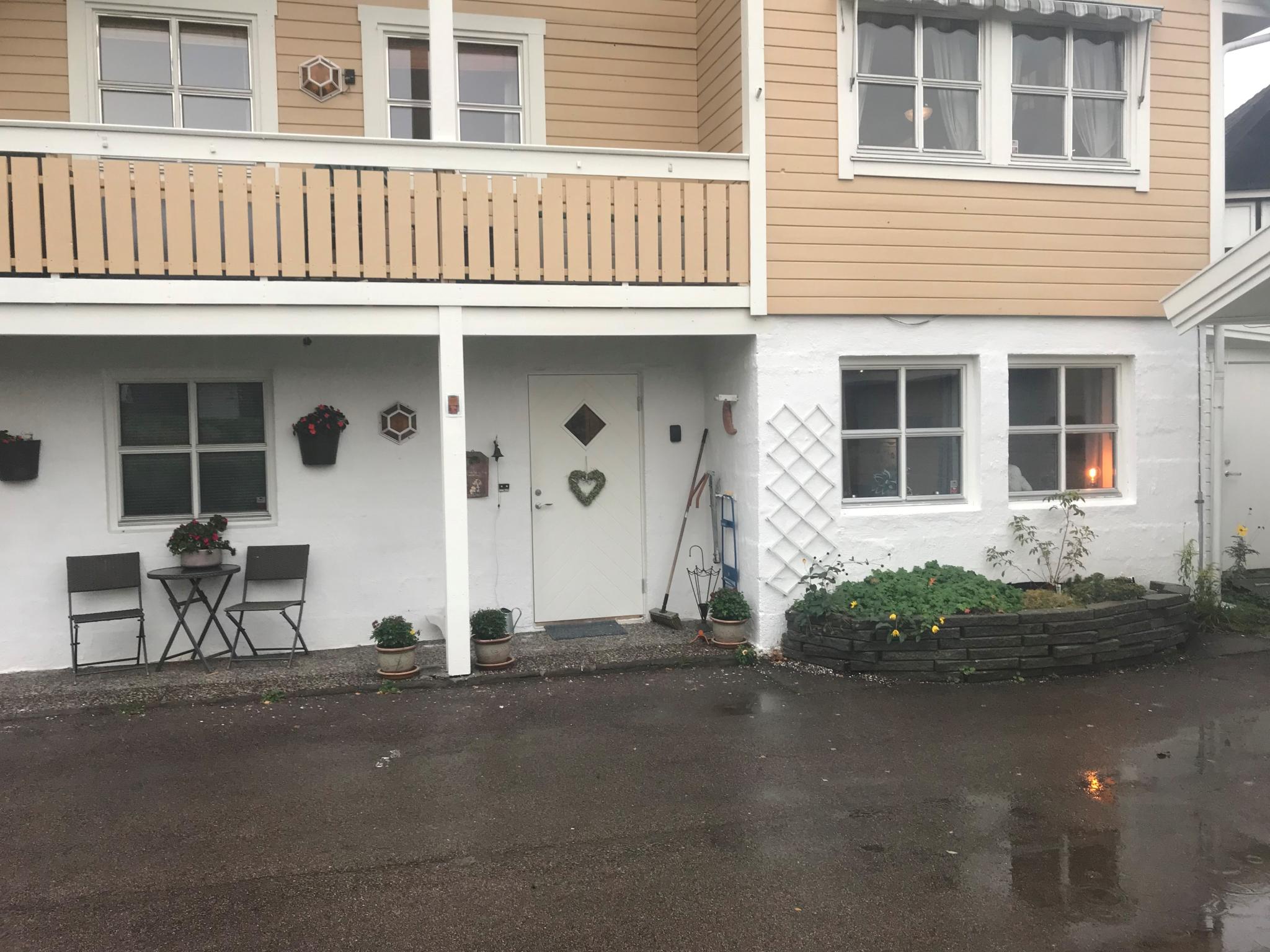 Inngangsparti med uteplass