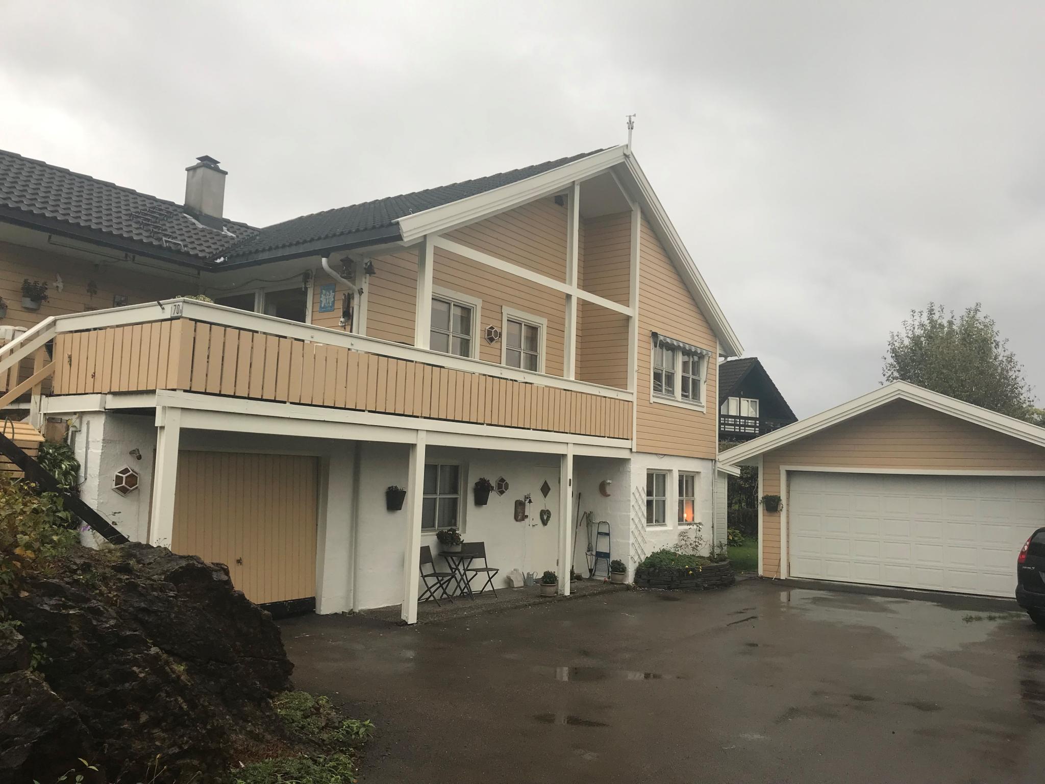 Hybelen ligger nede til venste i huset. 