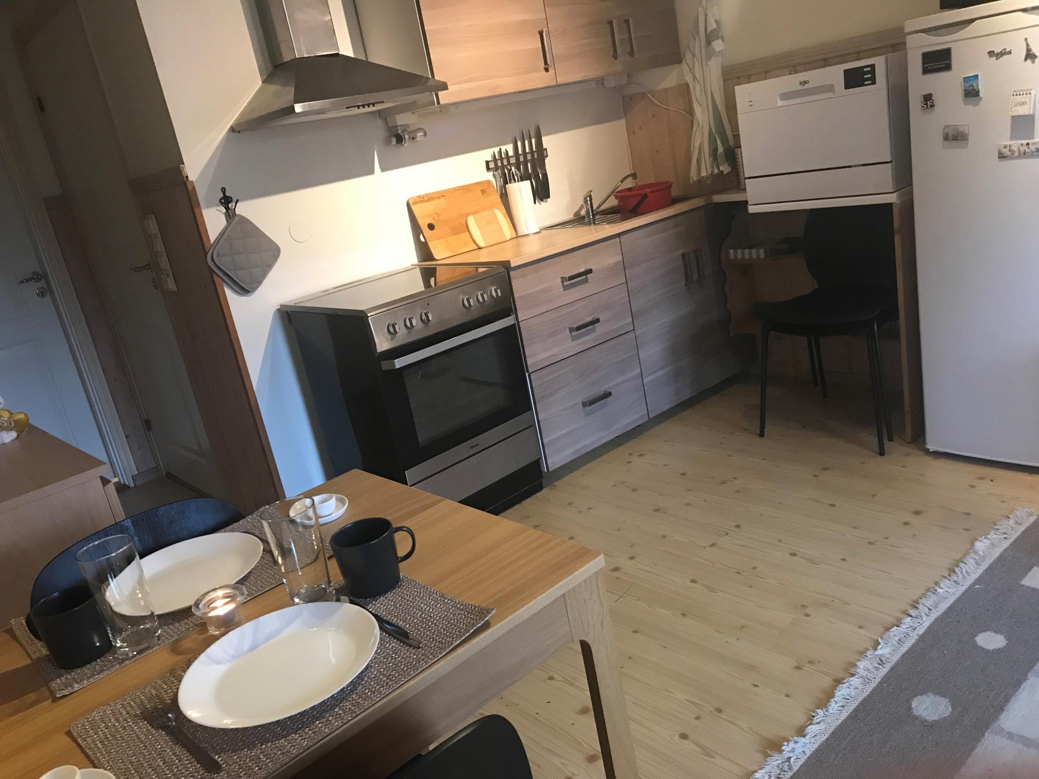 Kjøkken og spisebord