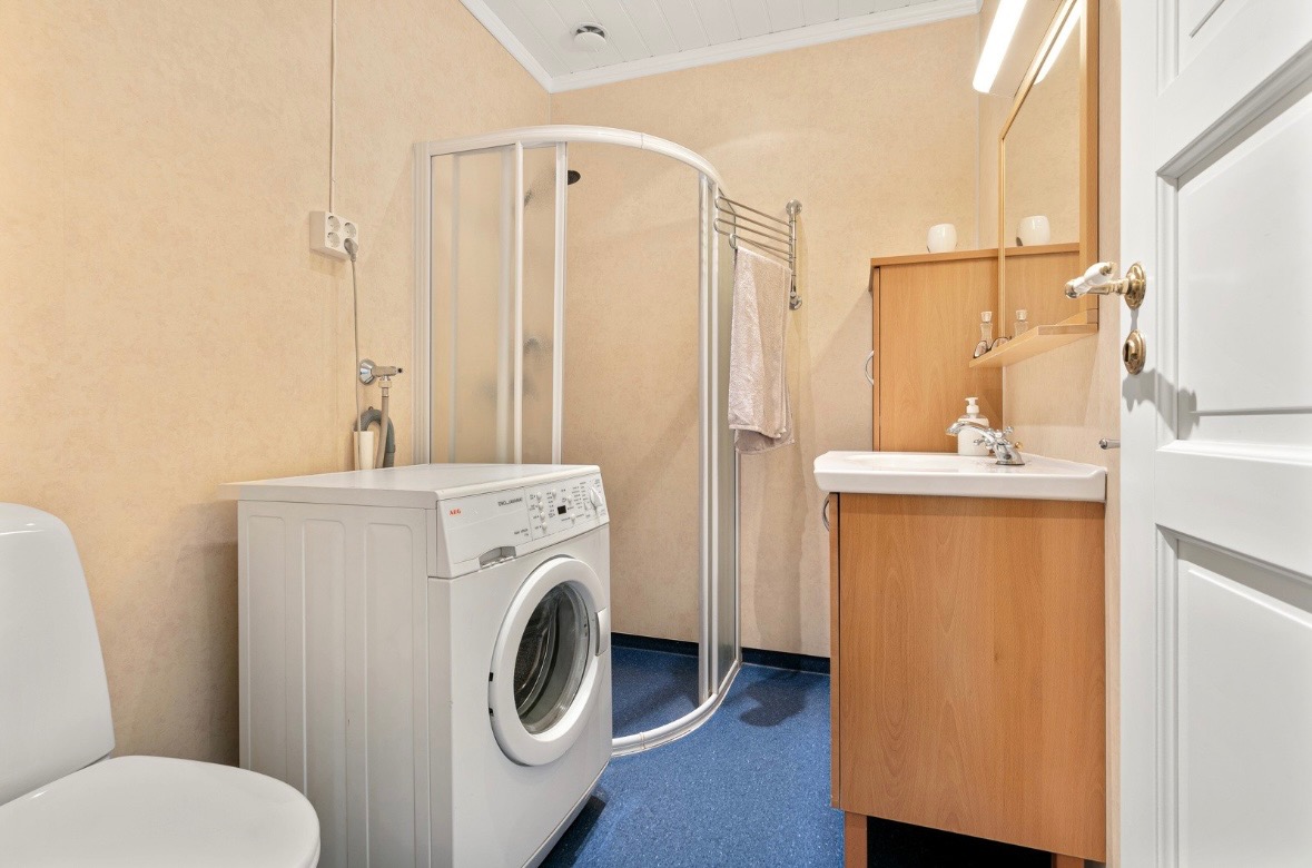 Bad. Egen vaskemaskin må anskaffes. 