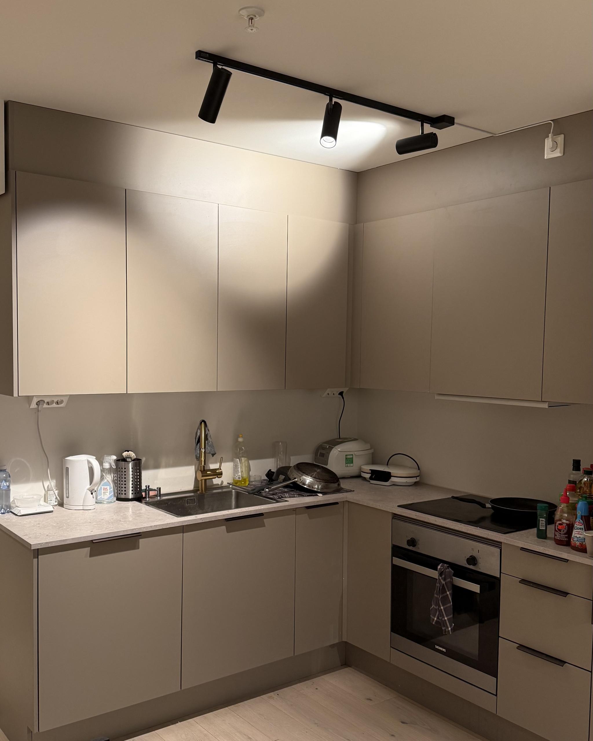 HTH-kjøkken med integrerte hvitevarer