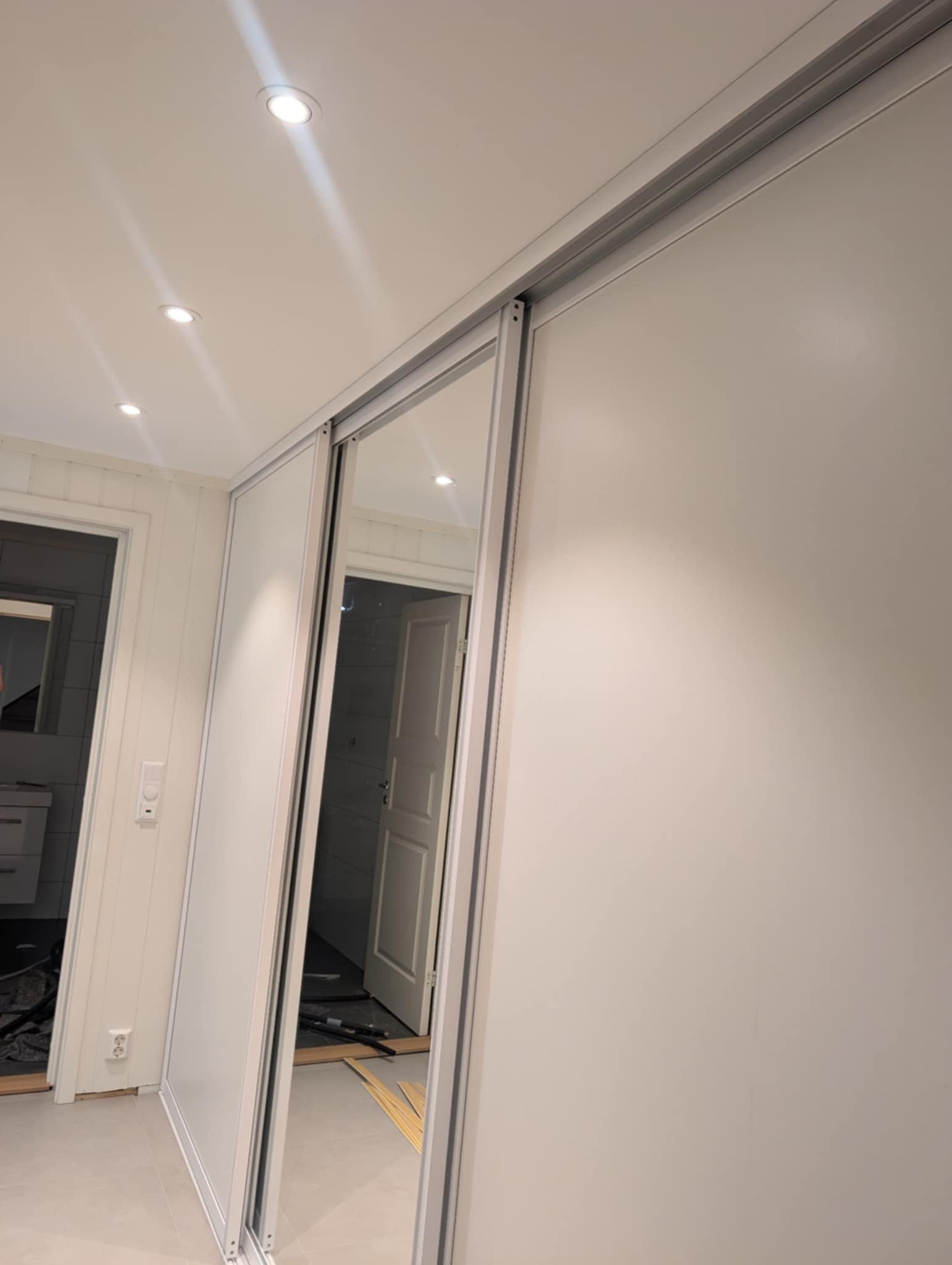 Nye skyvedører til garderobe