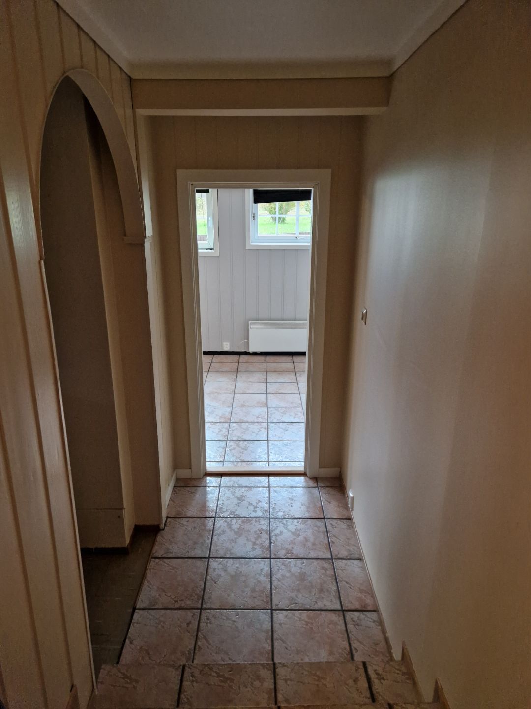 Mellomgang til stue/ kjøkken 