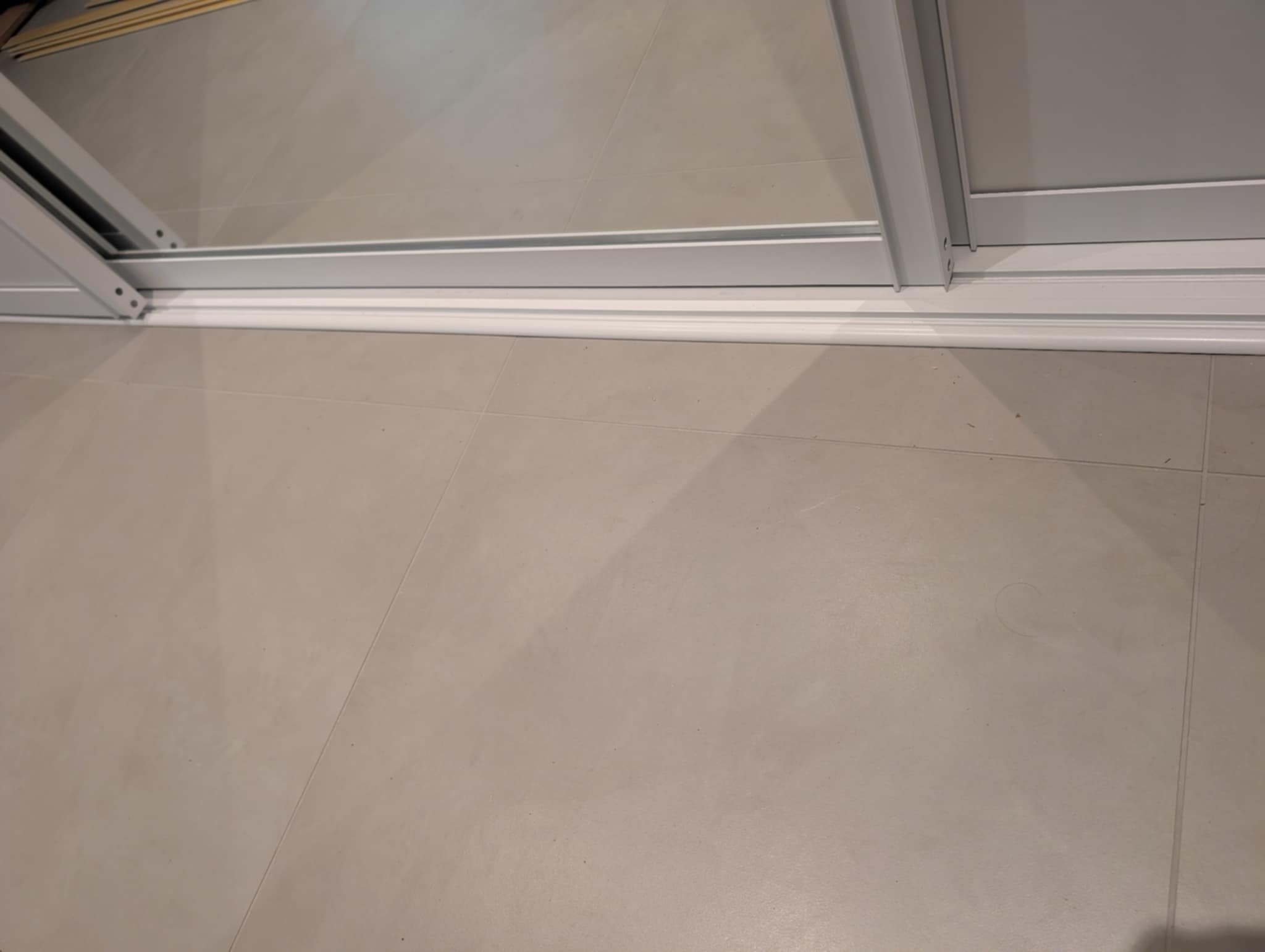 Fliser i mellomgang - her er det også varmekabler