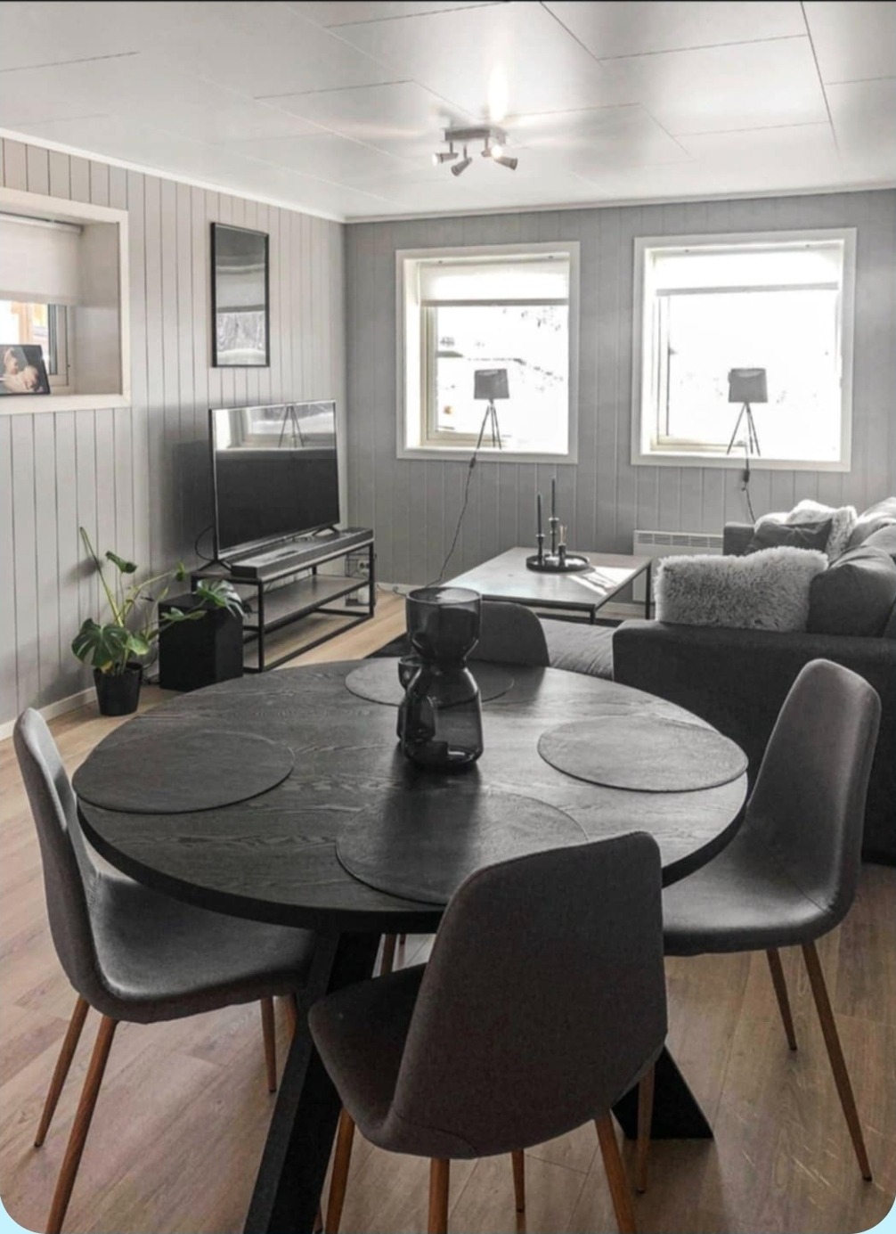 Kjøkken og stue har åpen løsning