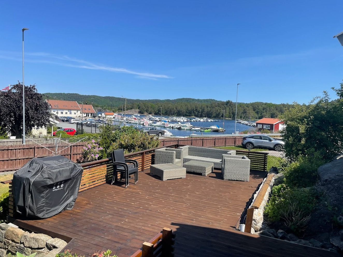 Terrasse (utemøbler følger ikke med)