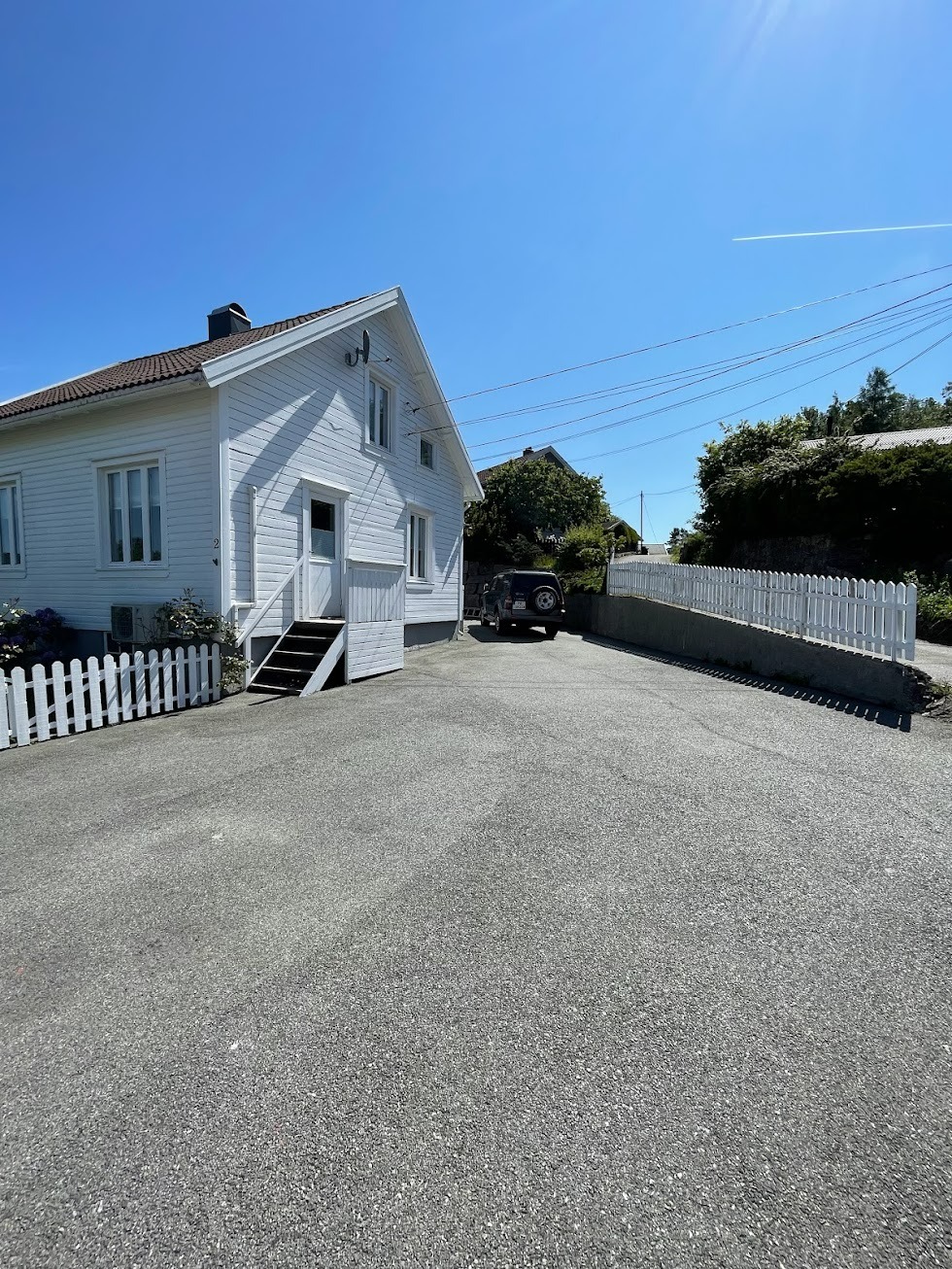 Parkeringsplass foran huset