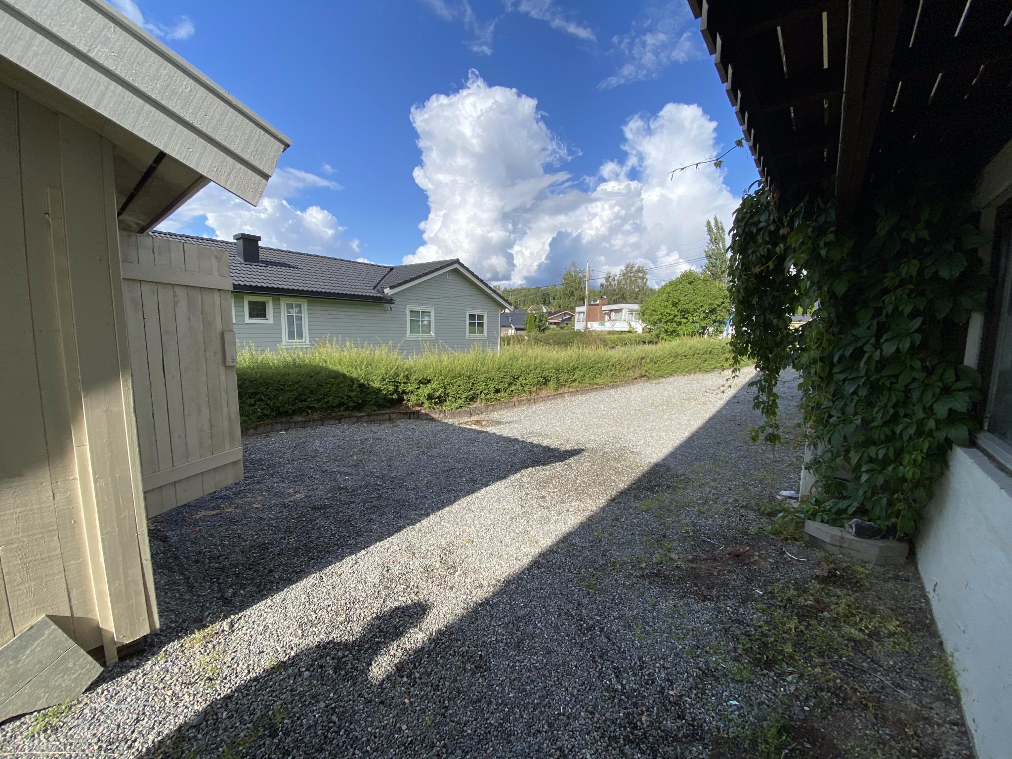 Gårdsplass / Parkering