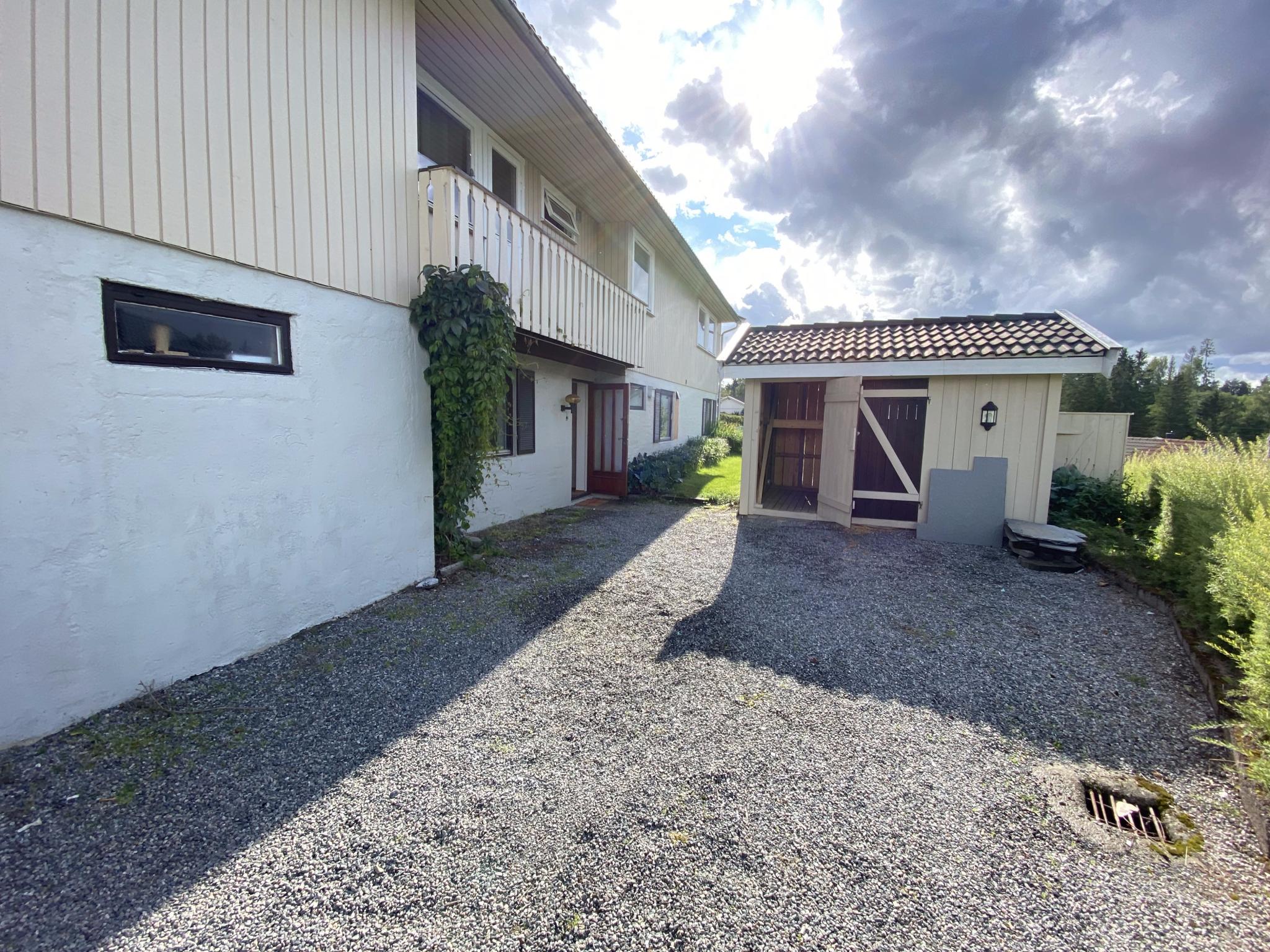 Gårdsplass / Parkering