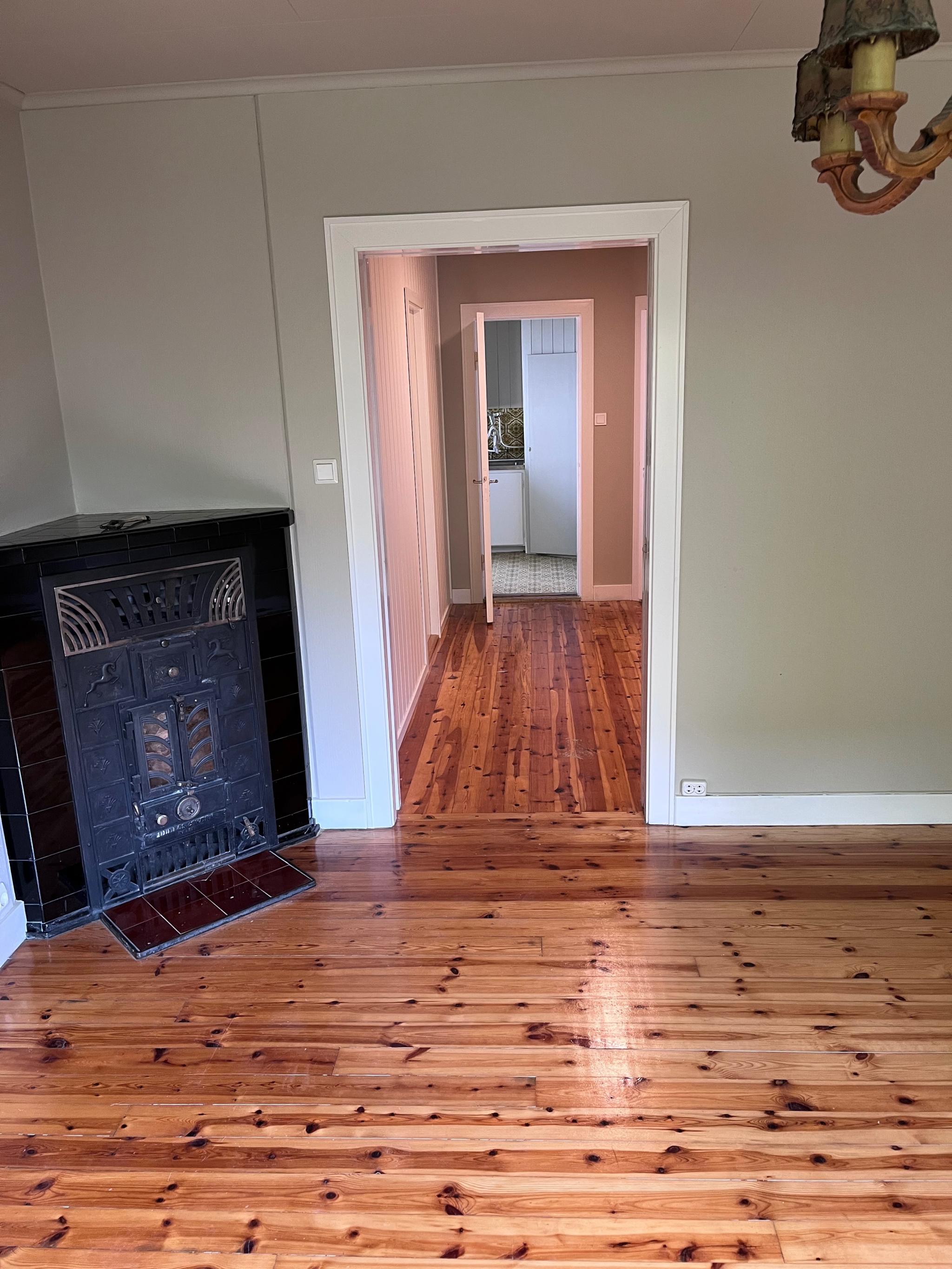 Gjennomsyn leiligheten fra stue