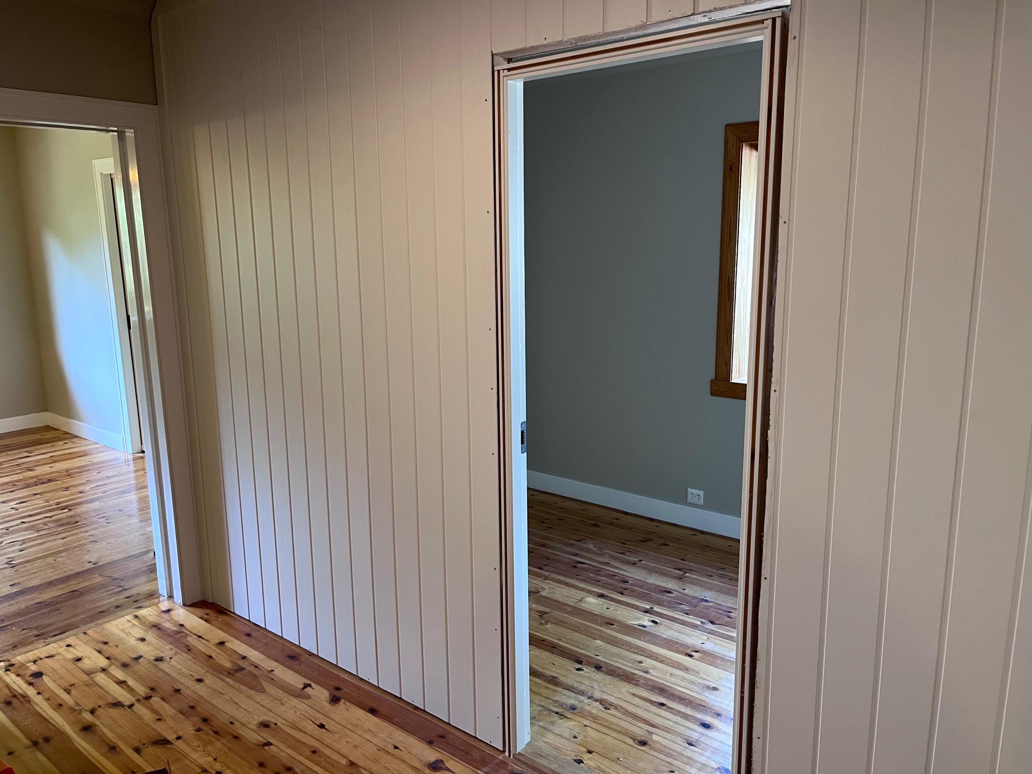 Stue 2 med dør til stue 1 og soverom 2