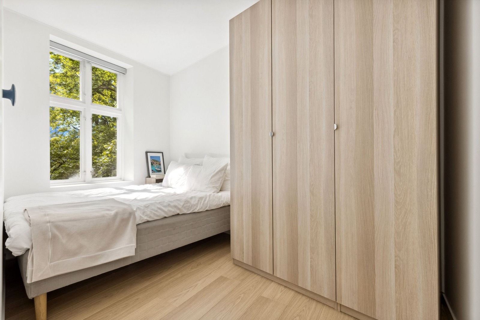 Soverom med plass til stort garderobe og en Queen size seng (160*200cm) 