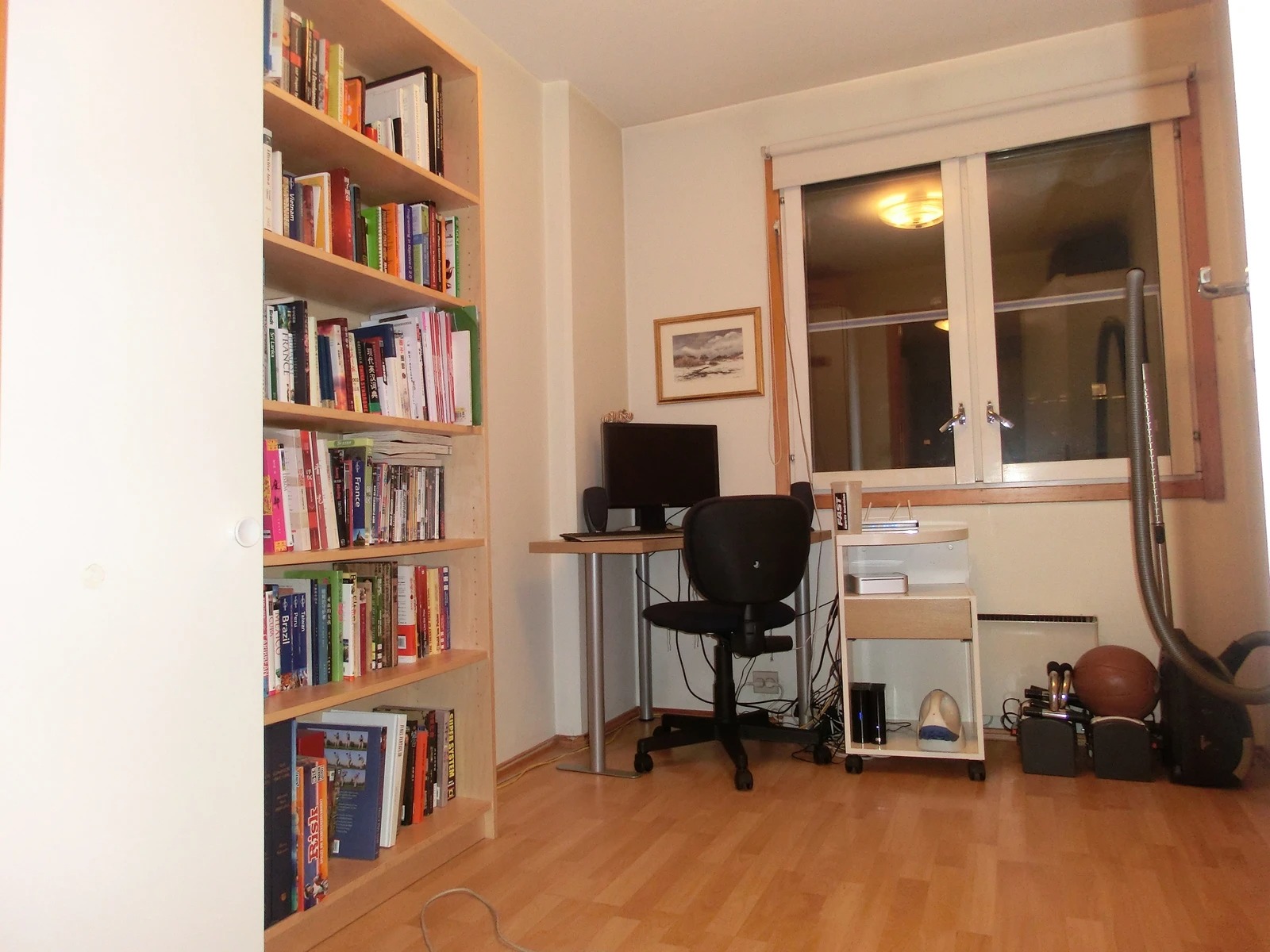 Soverom nummer 2. Kan også brukes som hjemmekontor, treningsrom.