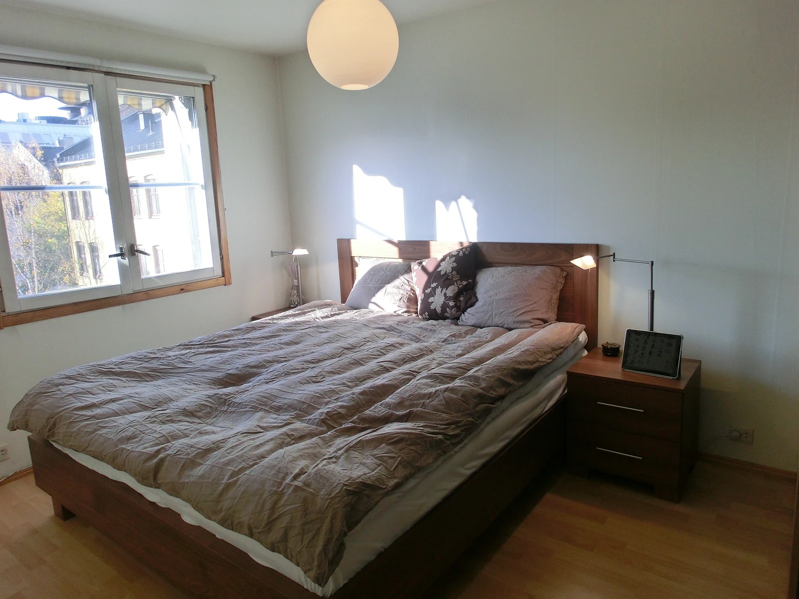 Hovedsoverommet med stor skapløsning