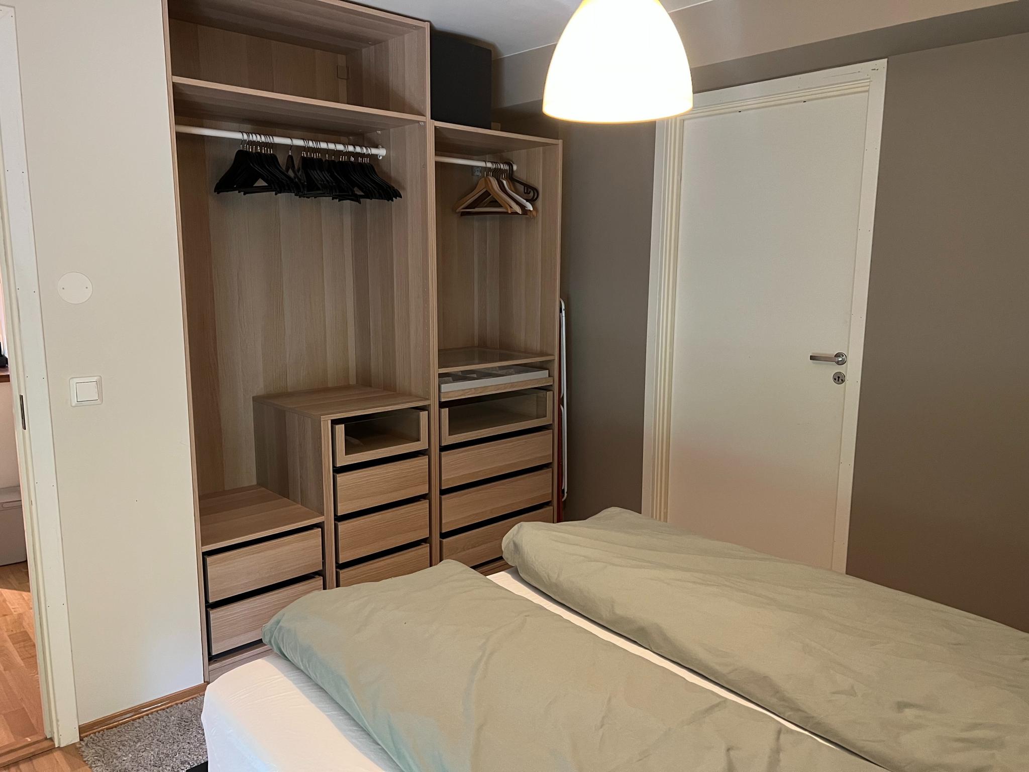 Innebod like innenfor soverommet.