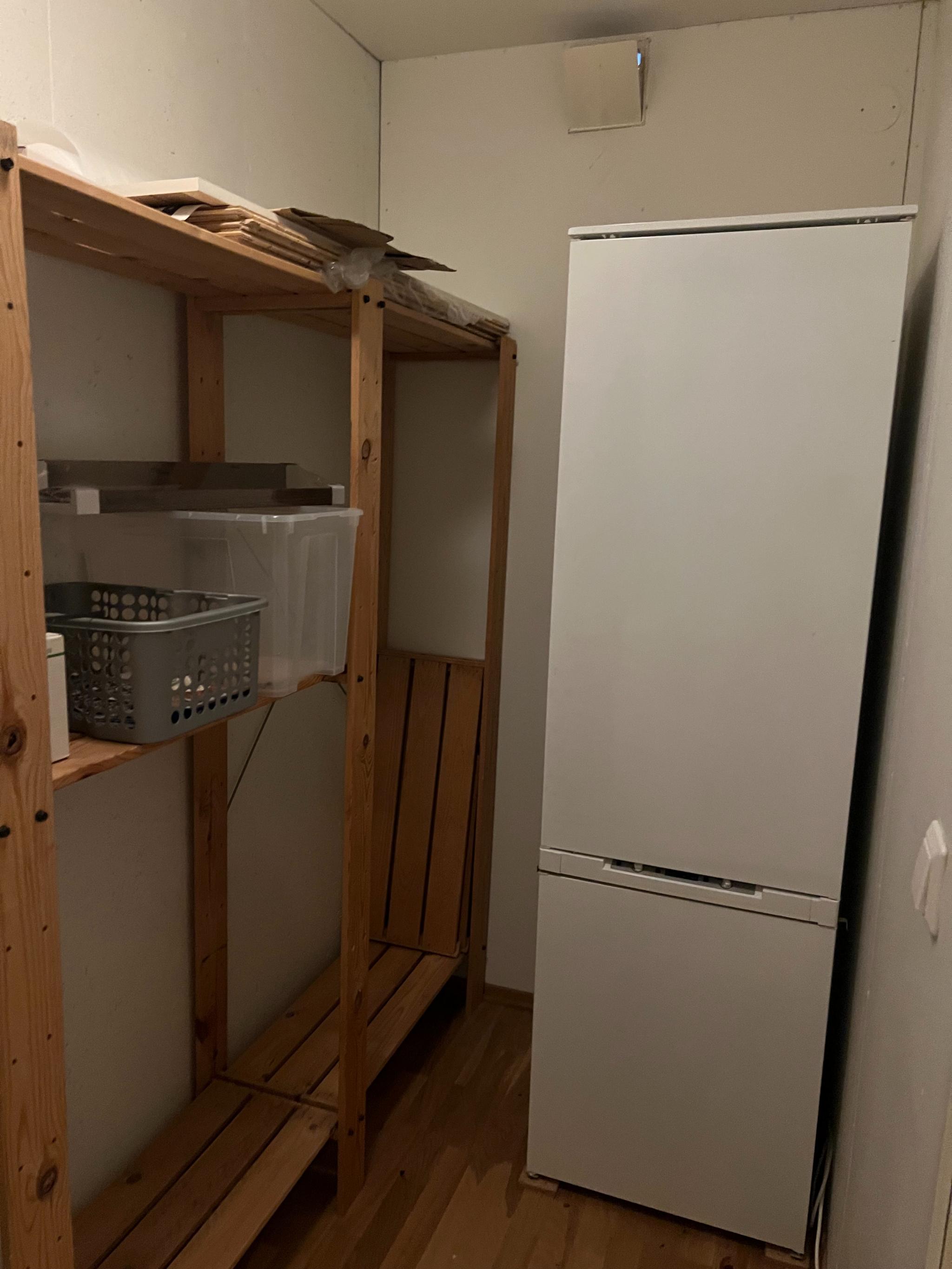 Ekstra kombiskap med liten fryser nederst.