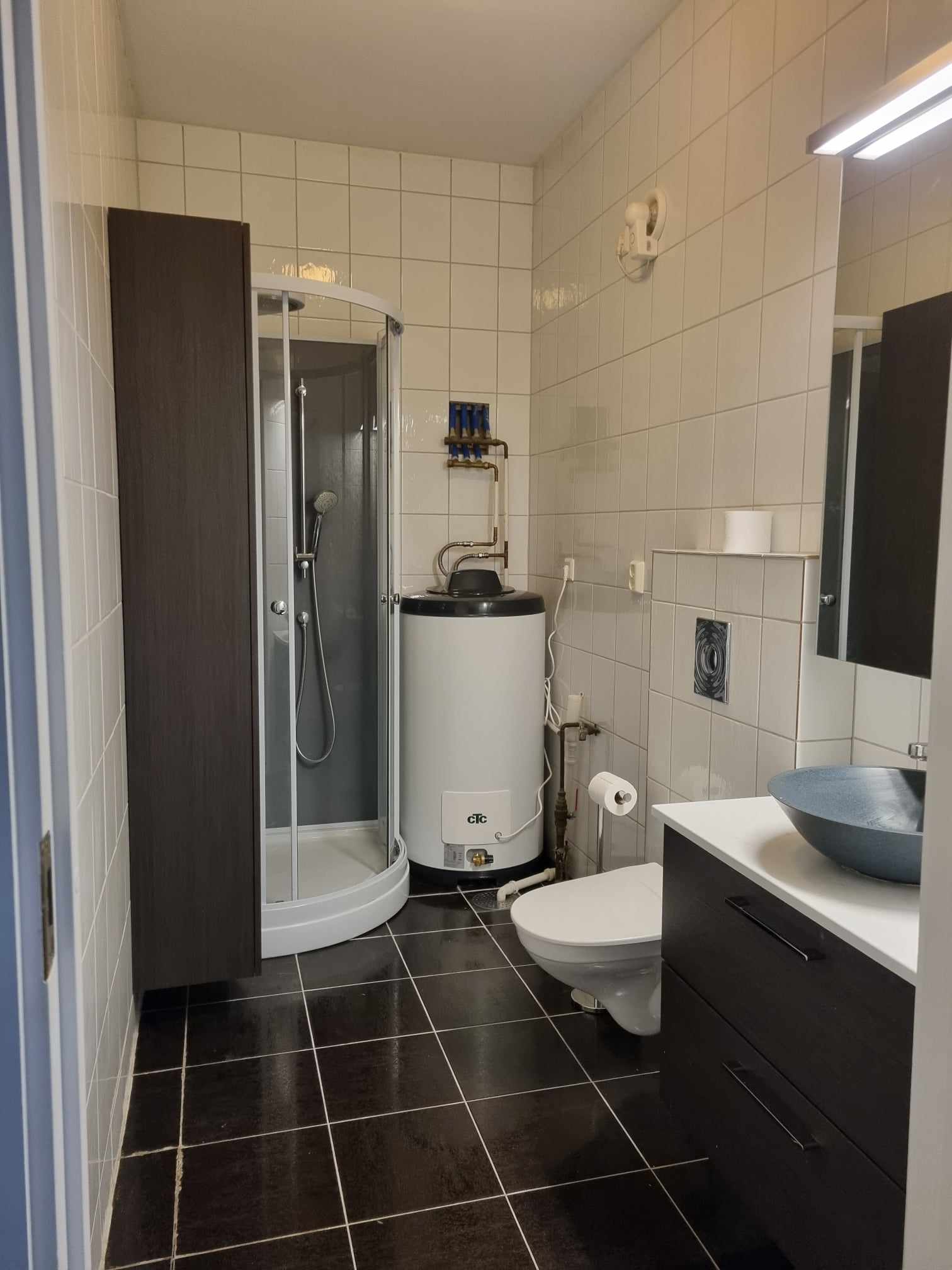 Bad med behagelig dusj.