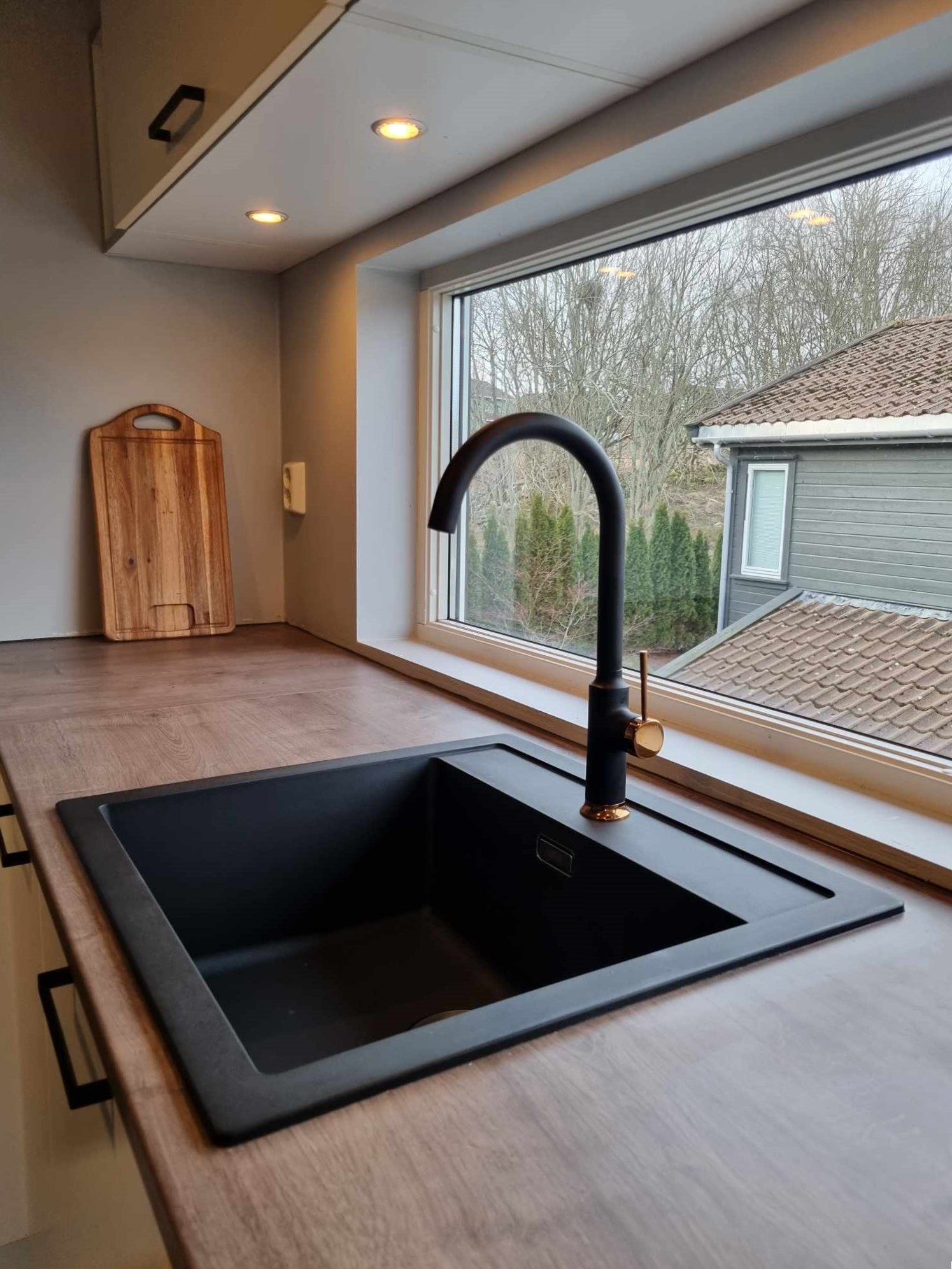 Ny vask og blandebatteri.