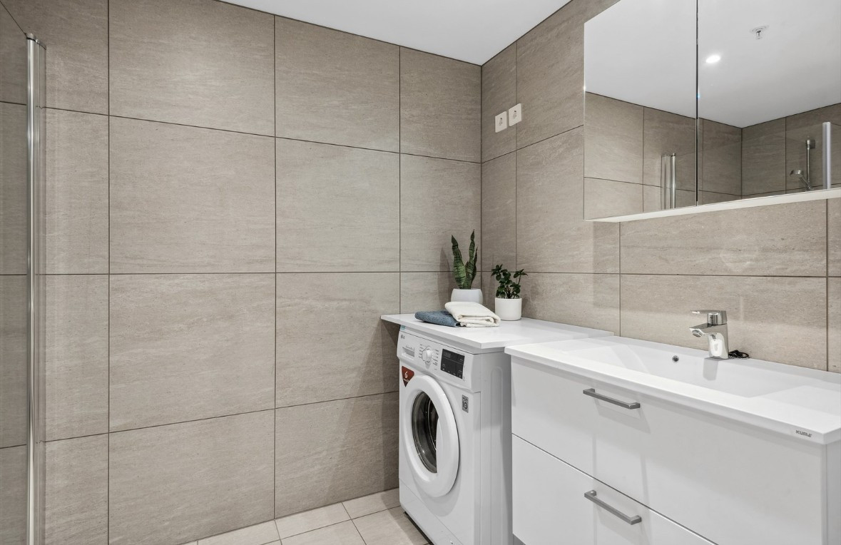 Opplegg for både vaskemaskin og tørketrommel. Vaskemaskin  står allerede i leiligheten.