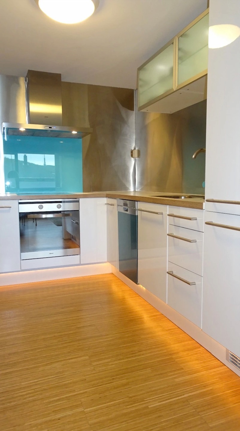 Gjennomtenkte og praktiske løsninger, innebyggede hvitevarer, soft demping på alle skuffer