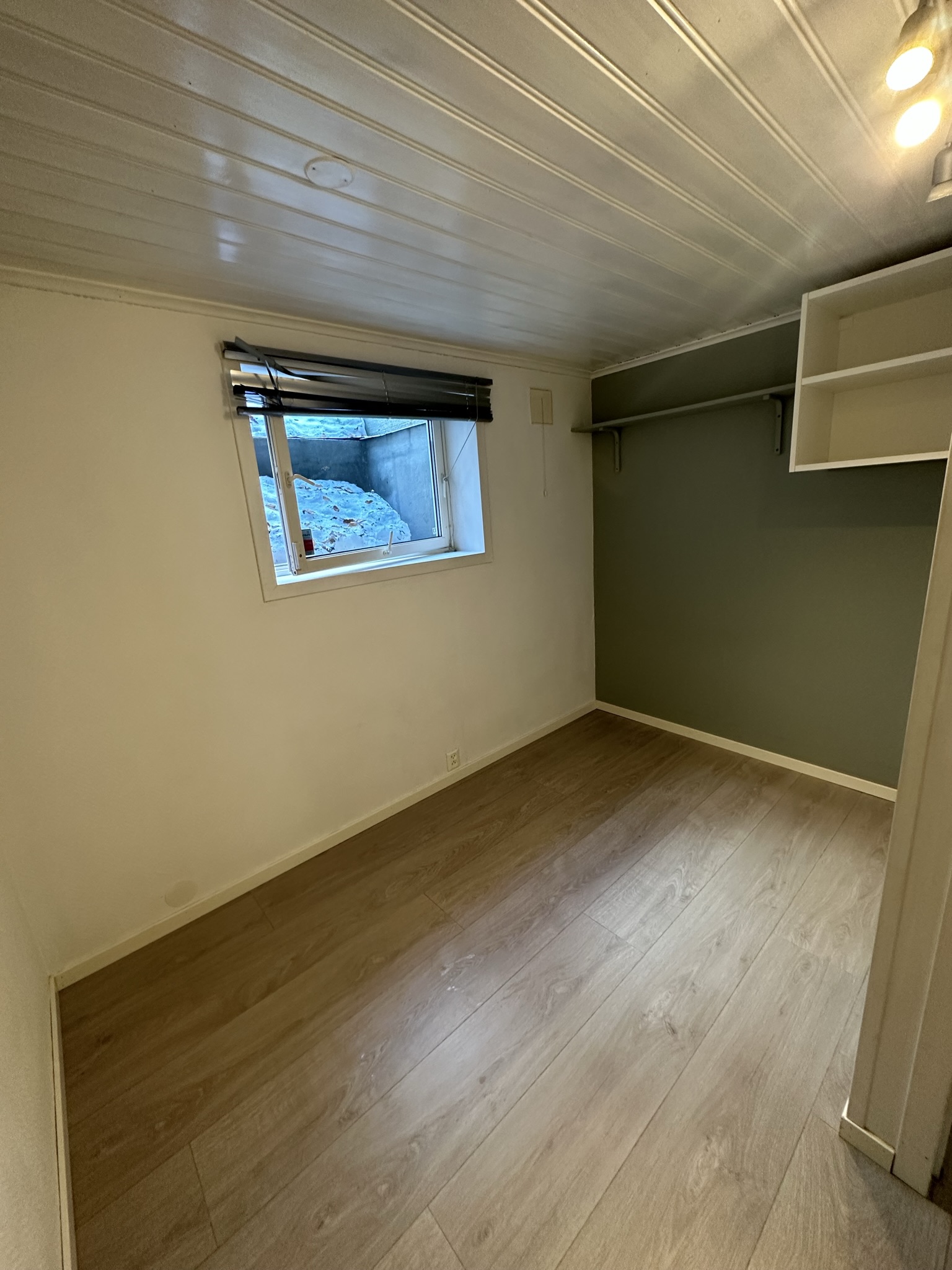 Soverom - plass til 150x200 seng.