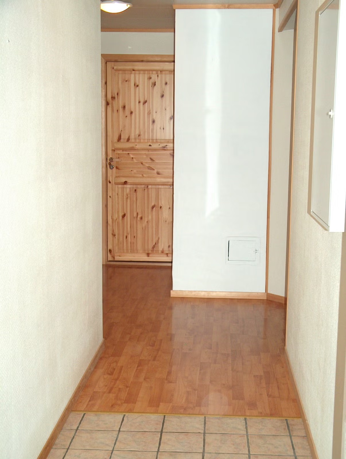 Hallen (bilde er tatt fra inngangsdøren)