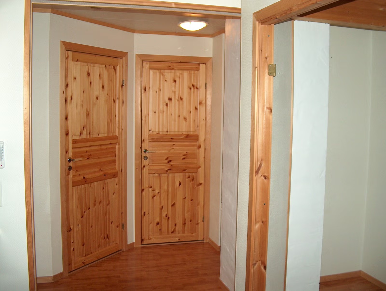 Gang med inngang til bad og bod