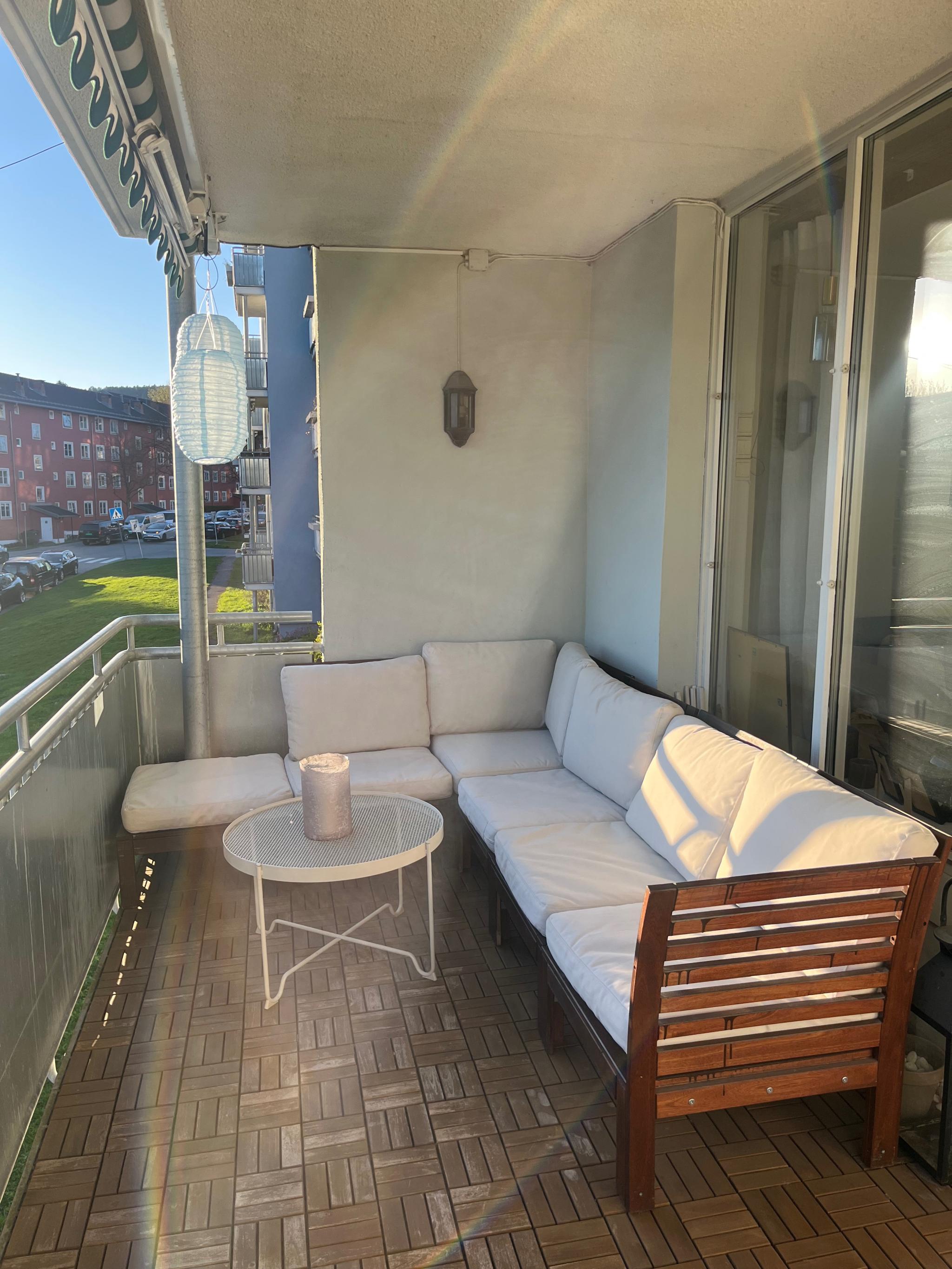 Sydvestvent balkong med sol fra 12-22.